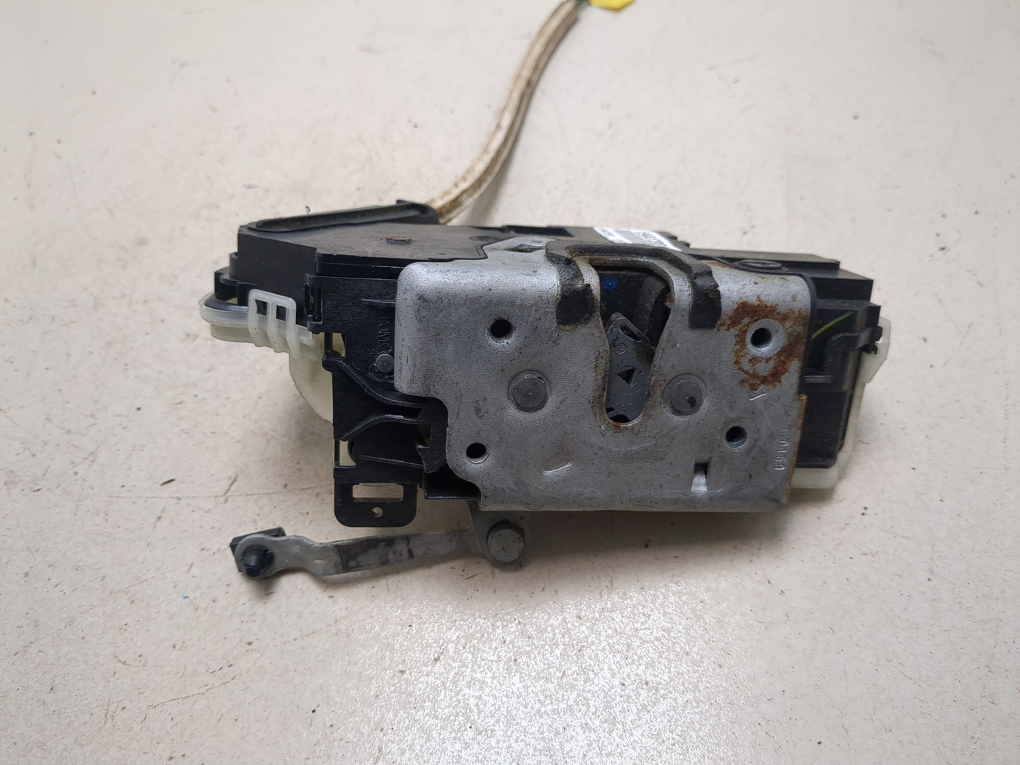 Замок двери задней правой