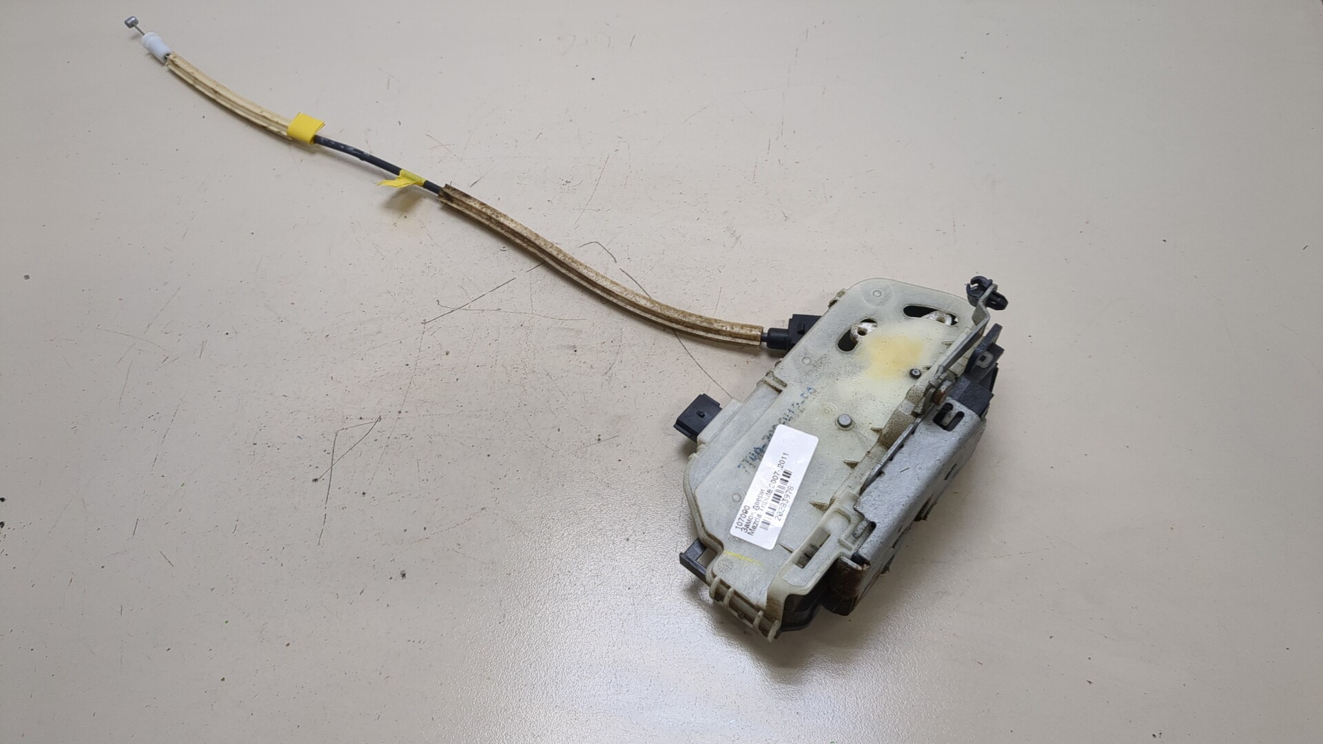 Замок двери задней правой