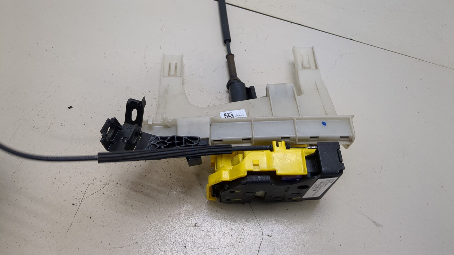 Замок двери передней правой