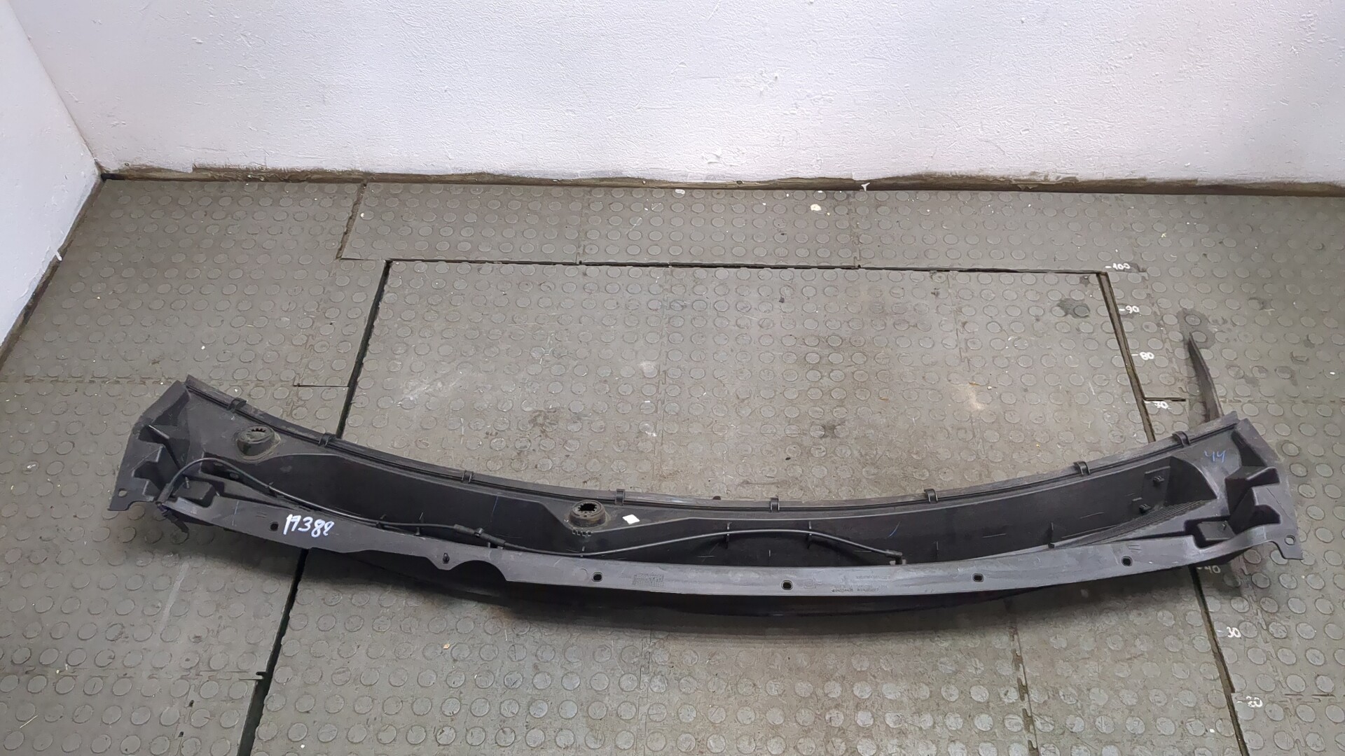 Решетка стеклоочистителей (Жабо)