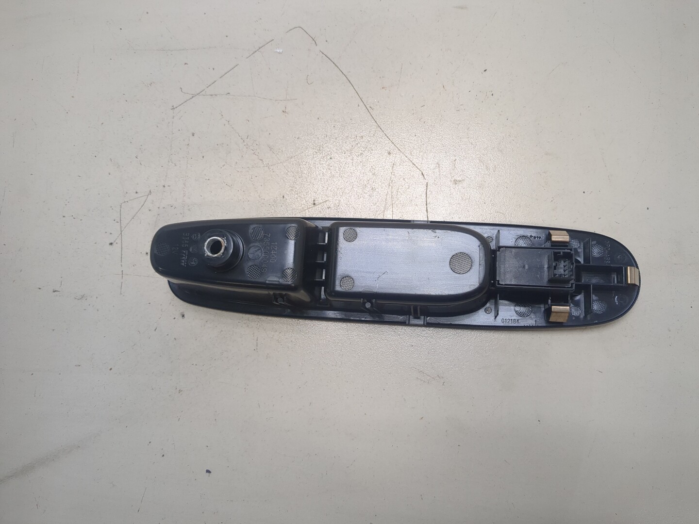 Кнопка стеклоподъемника