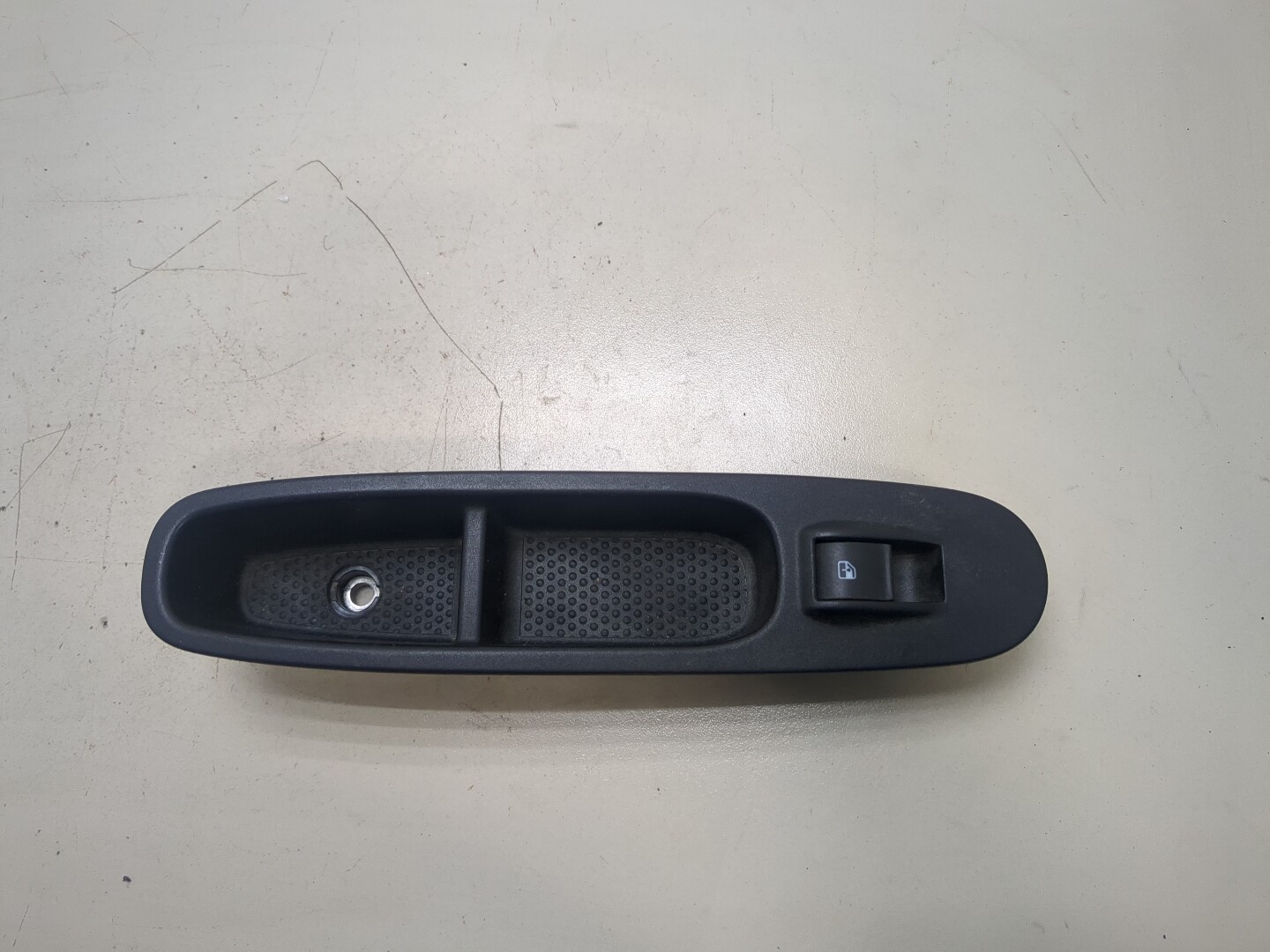 Кнопка стеклоподъемника