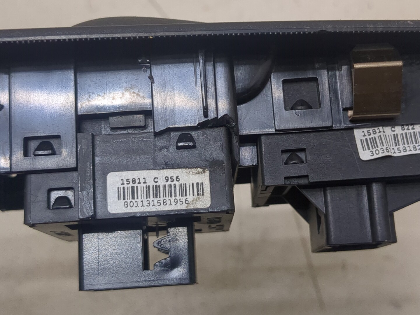 Кнопка стеклоподъемника