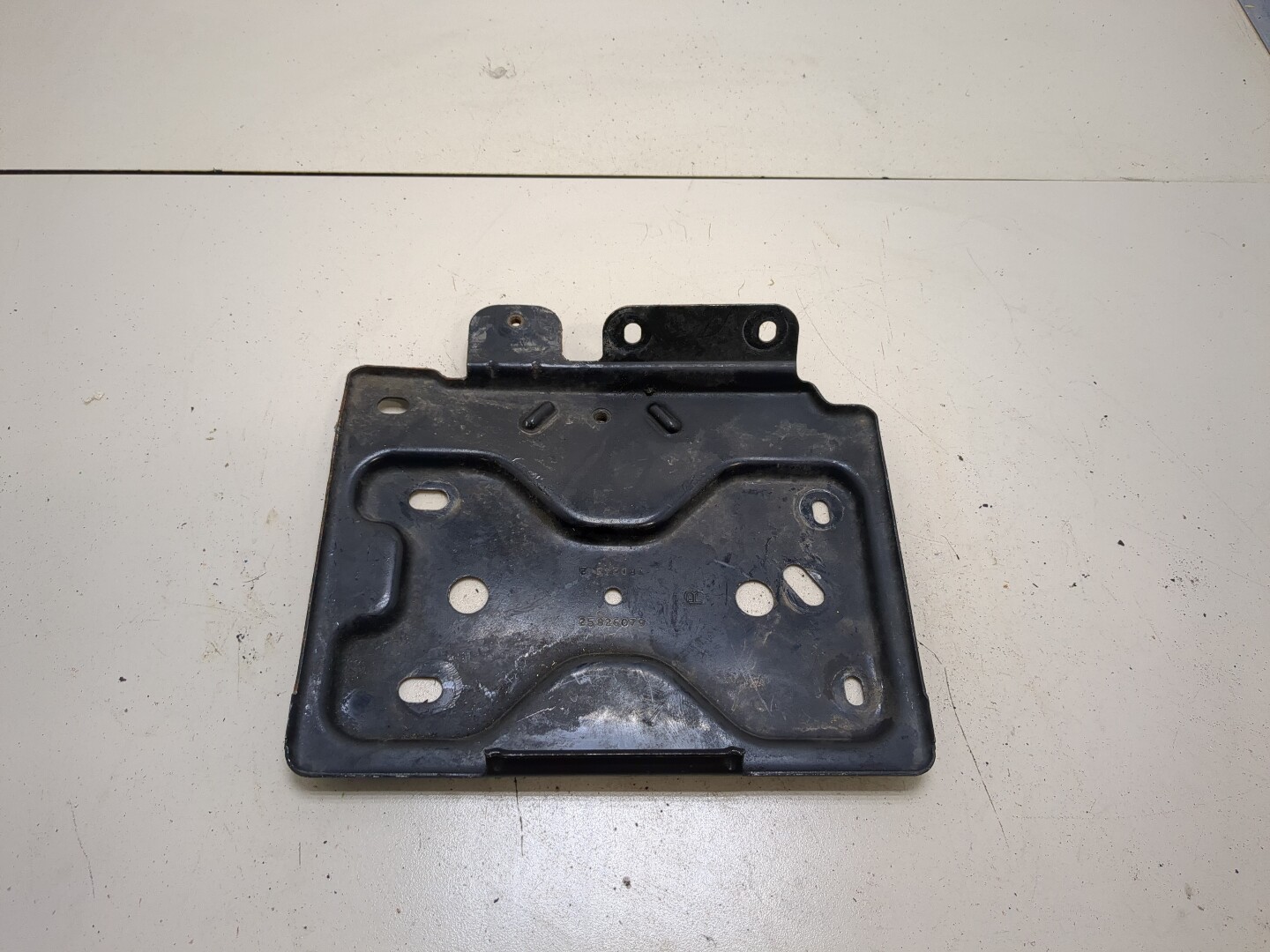 Площадка под аккумулятор (АКБ)