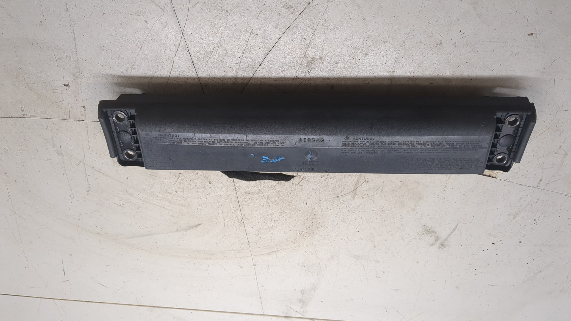 Подушка безопасности нижняя (для колен)