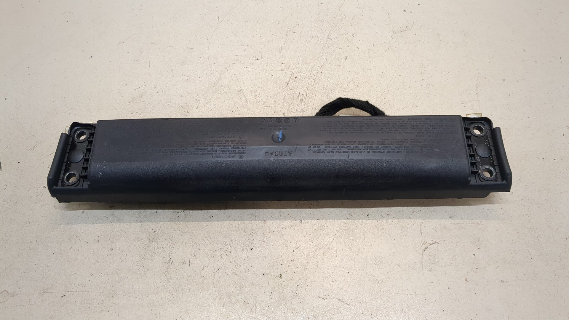 Подушка безопасности нижняя (для колен)