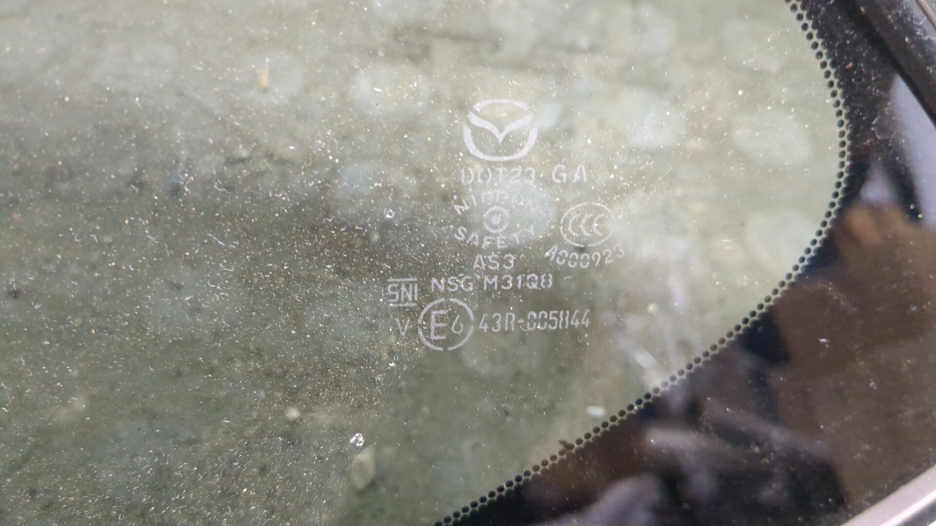 Стекло боковое