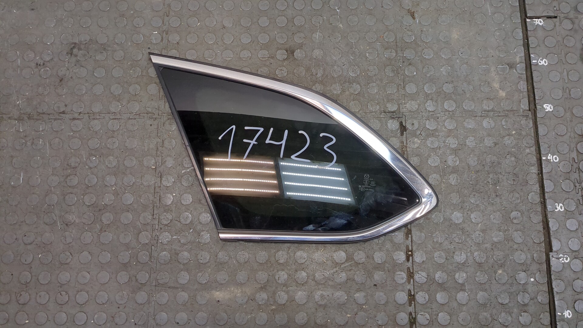 Стекло боковое