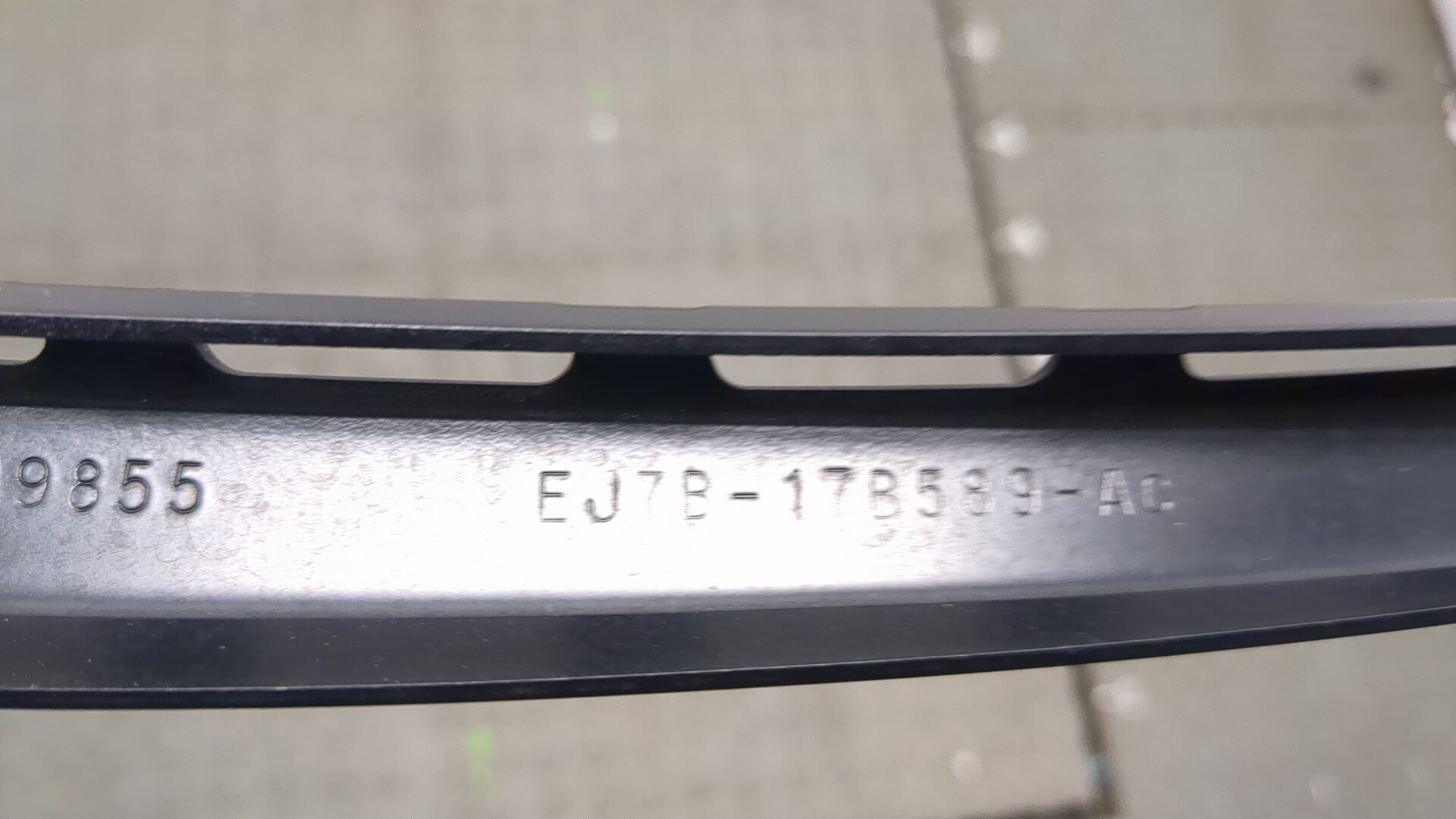 Поводок стеклоочистителя передний правый