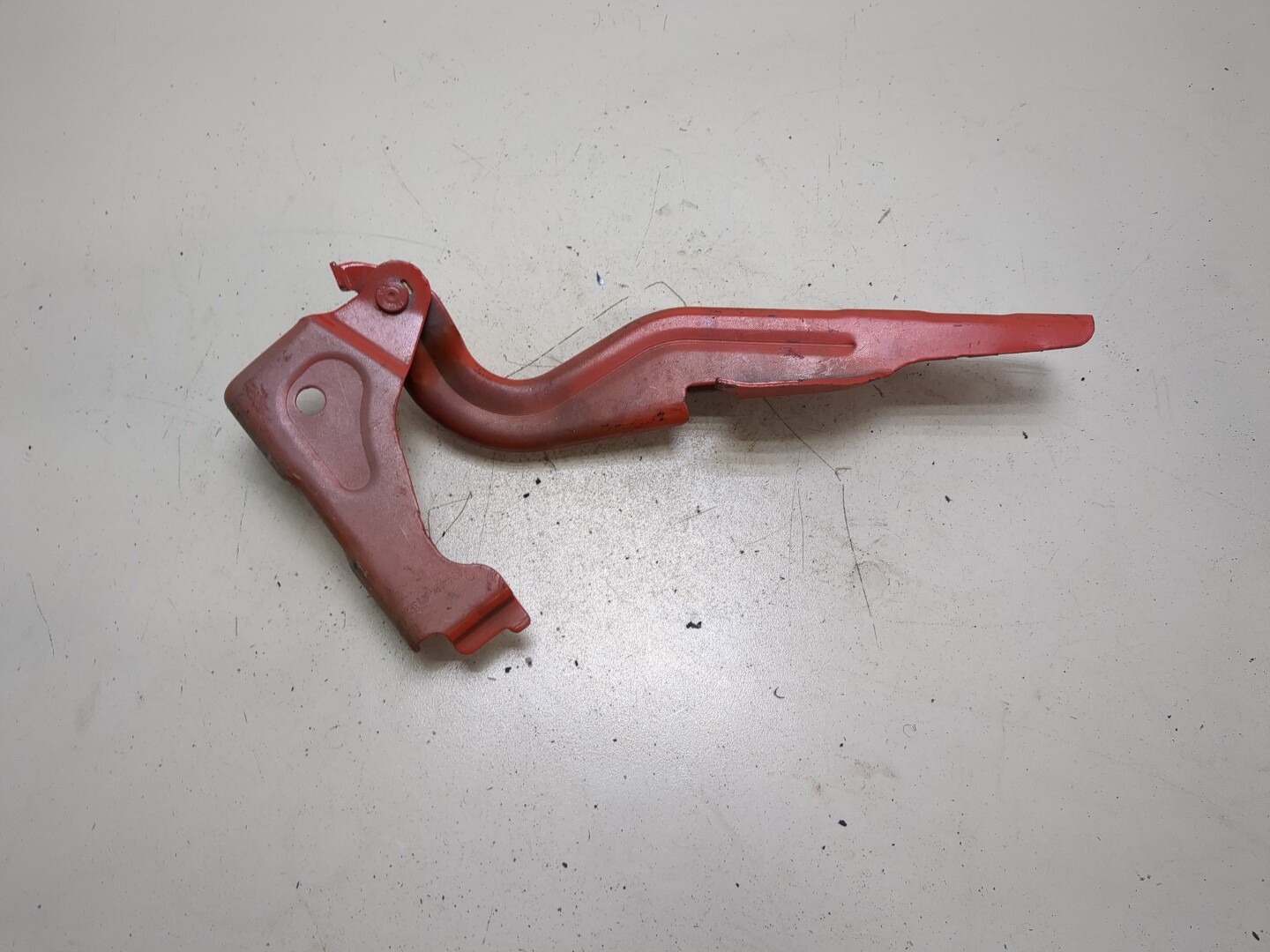 Петля капота правая