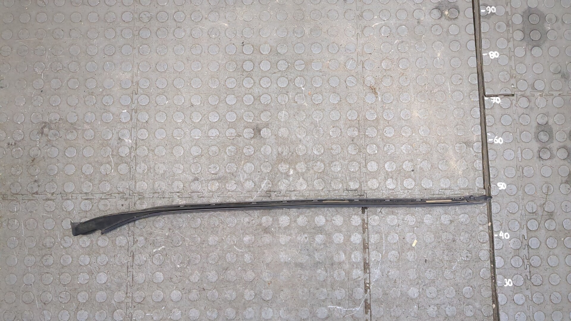 Молдинг лобового стекла