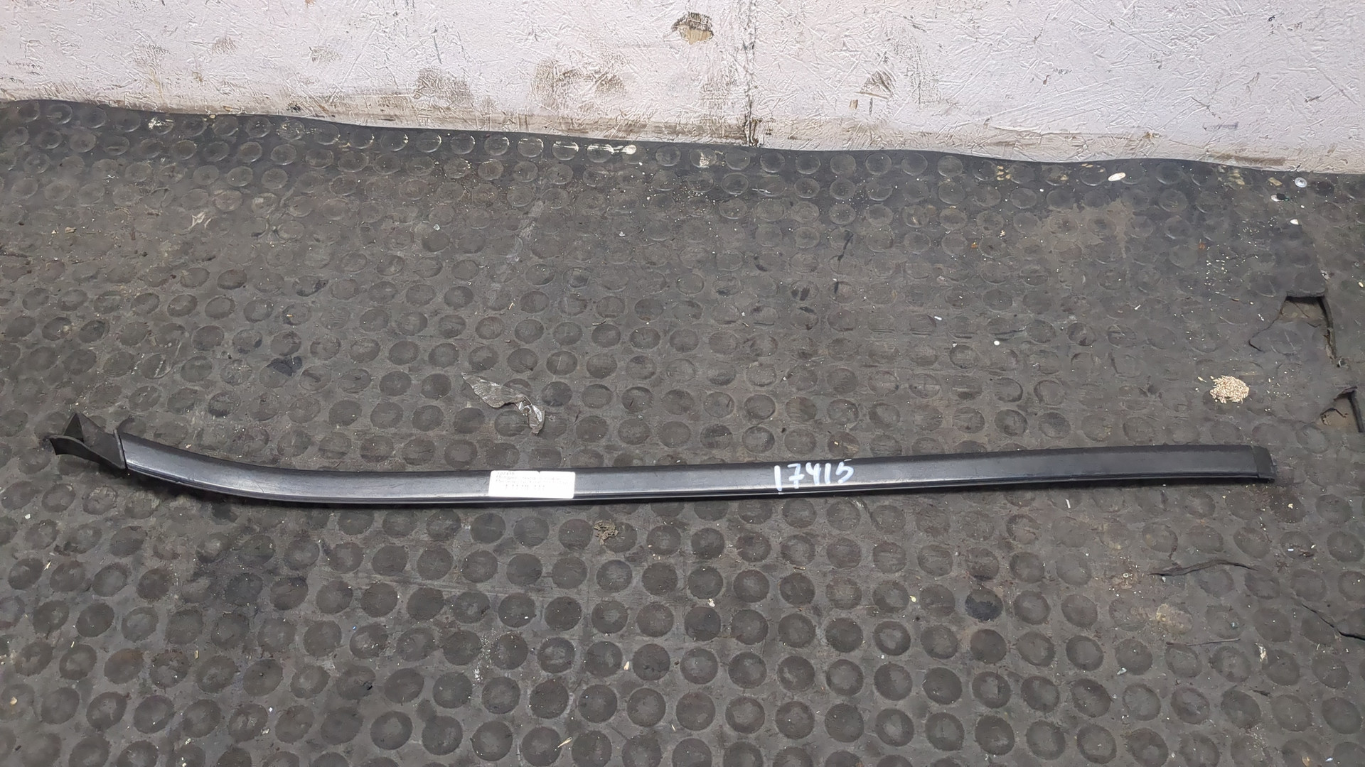 Молдинг лобового стекла