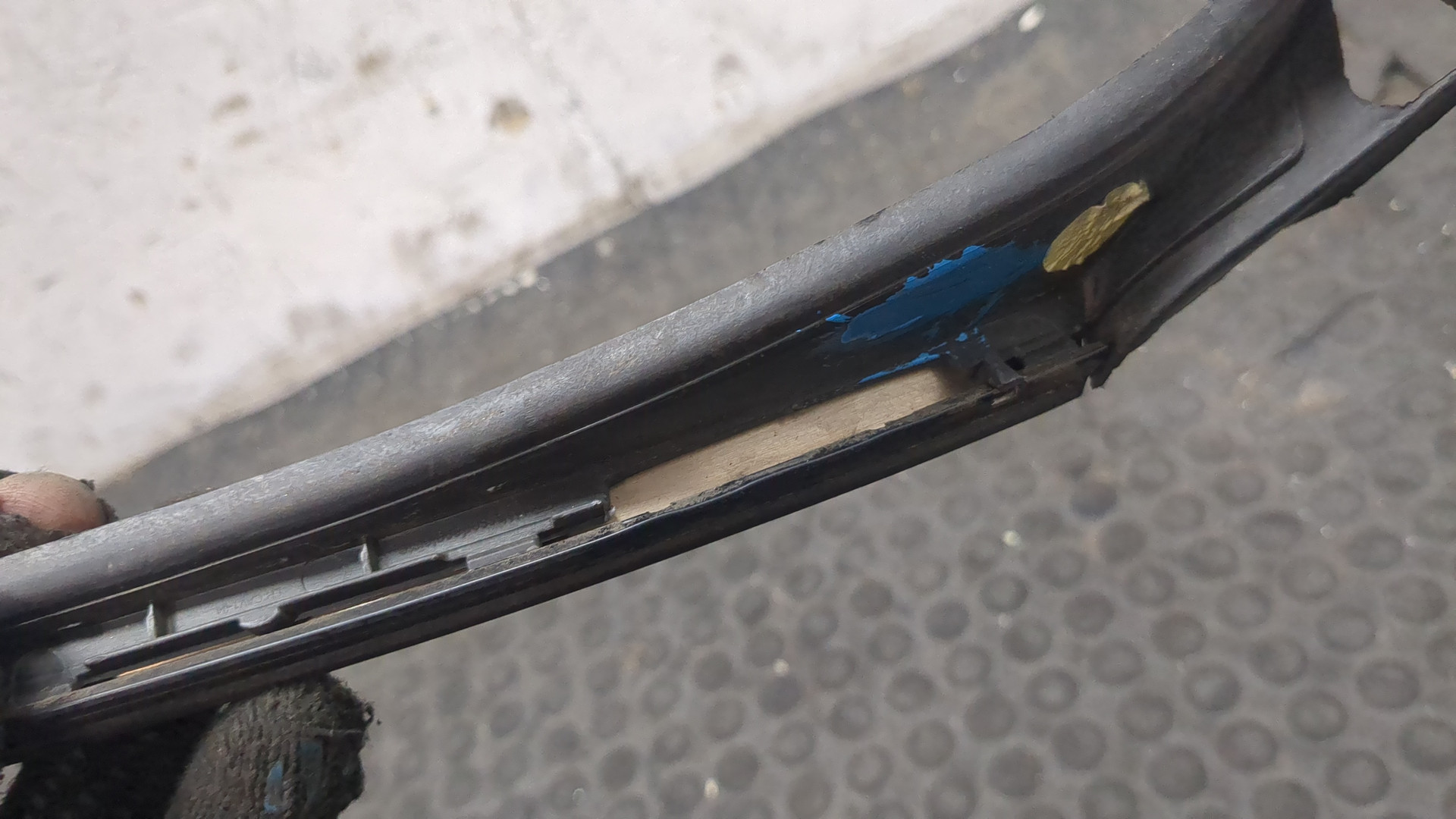 Молдинг лобового стекла