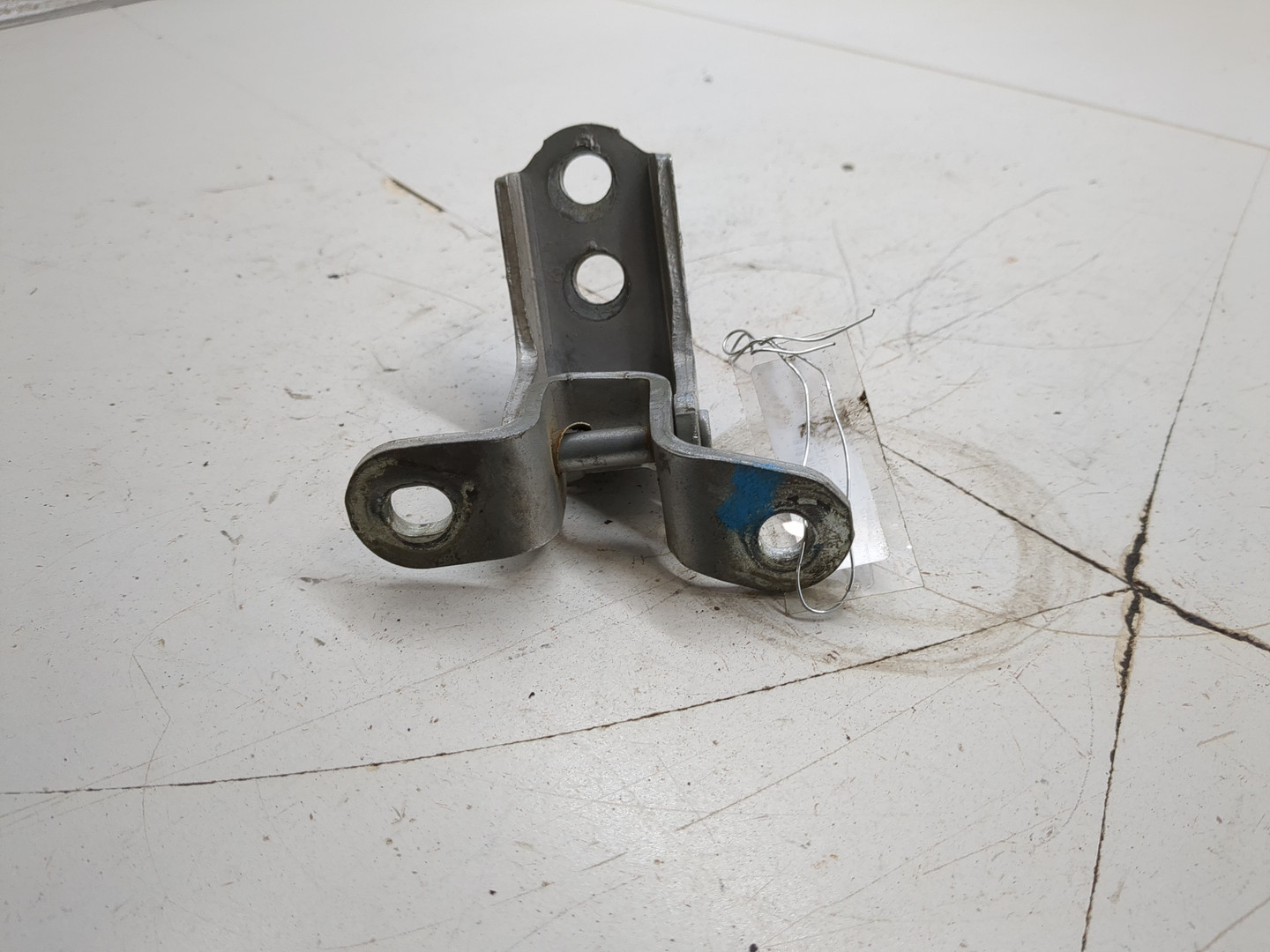 Петля двери