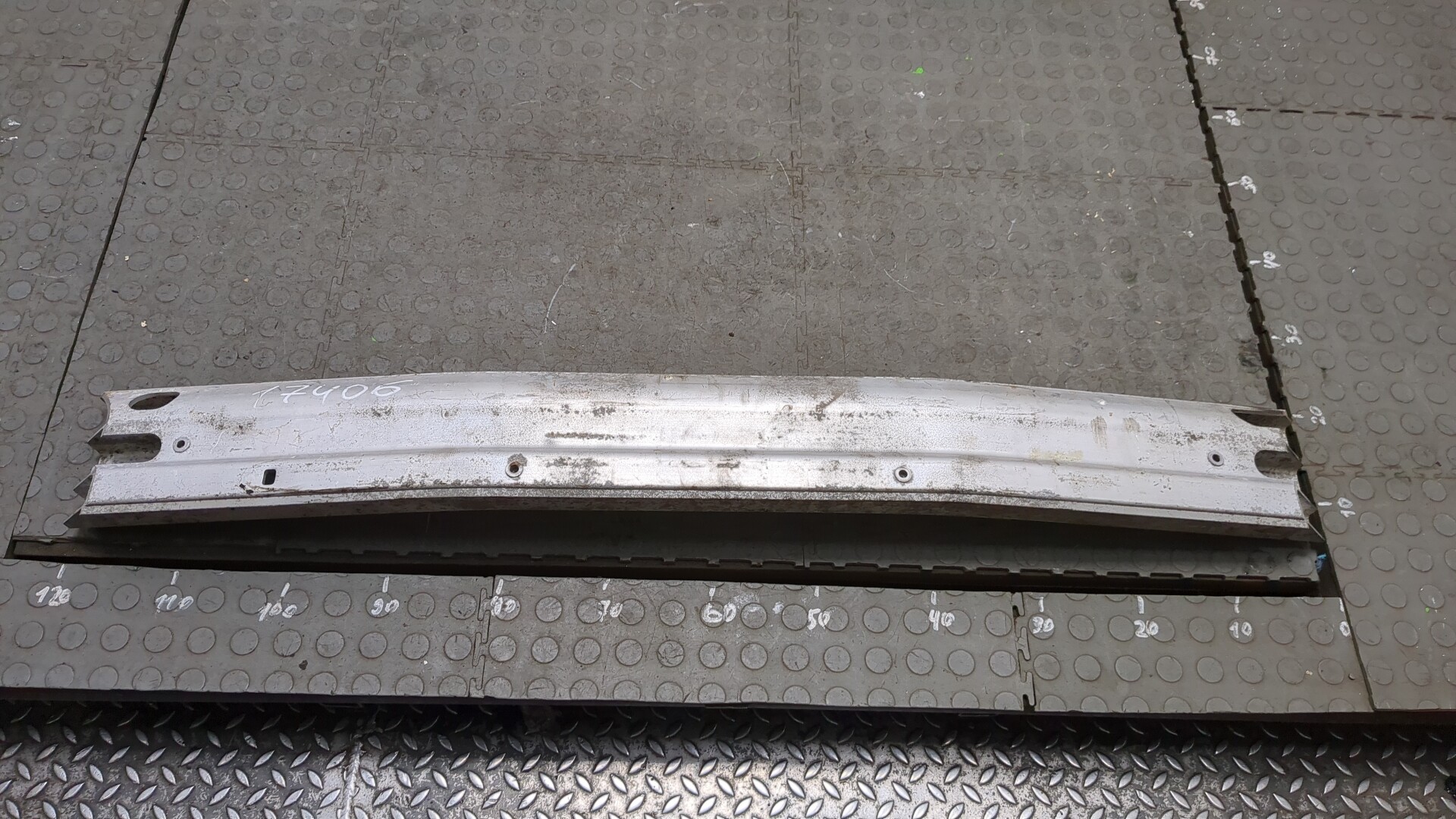 Усилитель заднего бампера