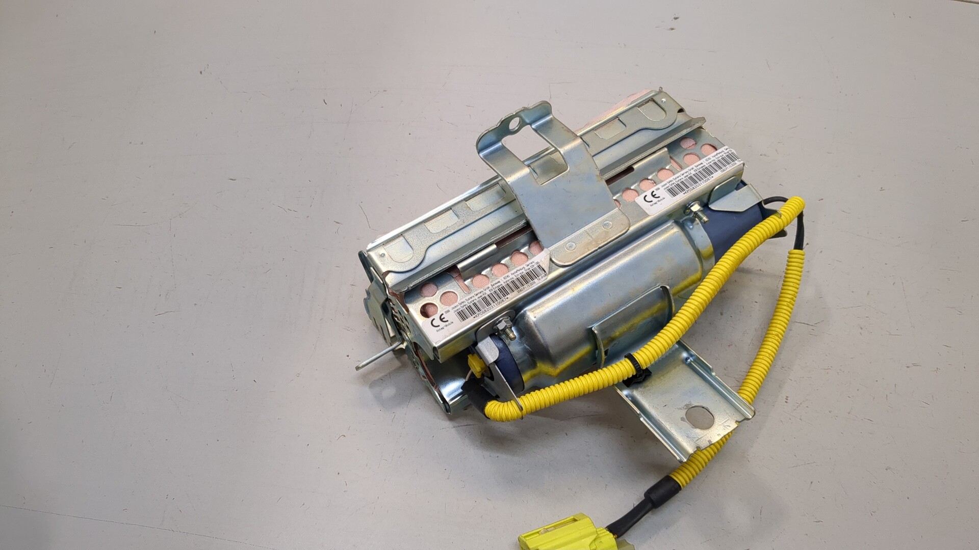 Подушка безопасности пассажирская (в торпедо)