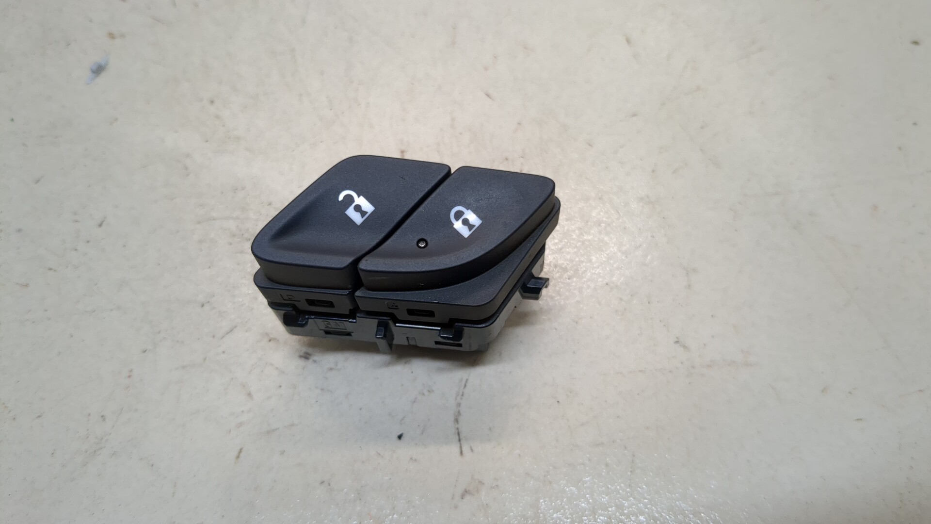 Кнопка открывания двери