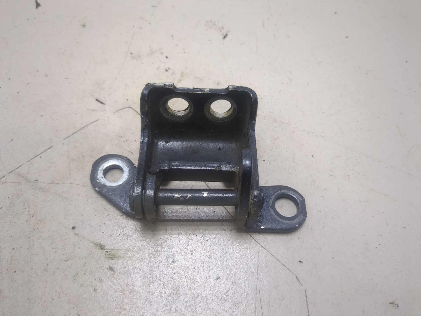 Петля двери