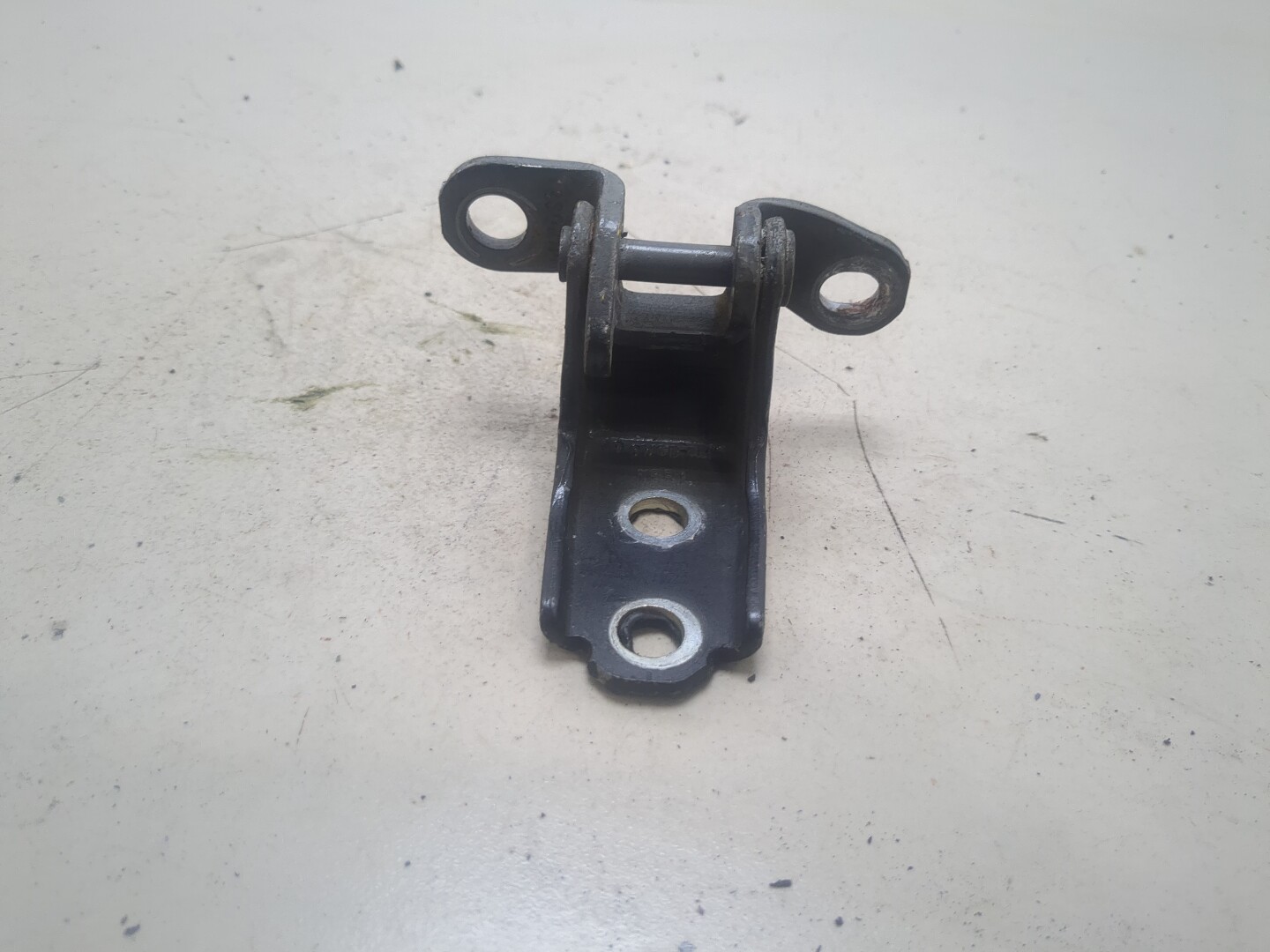 Петля двери