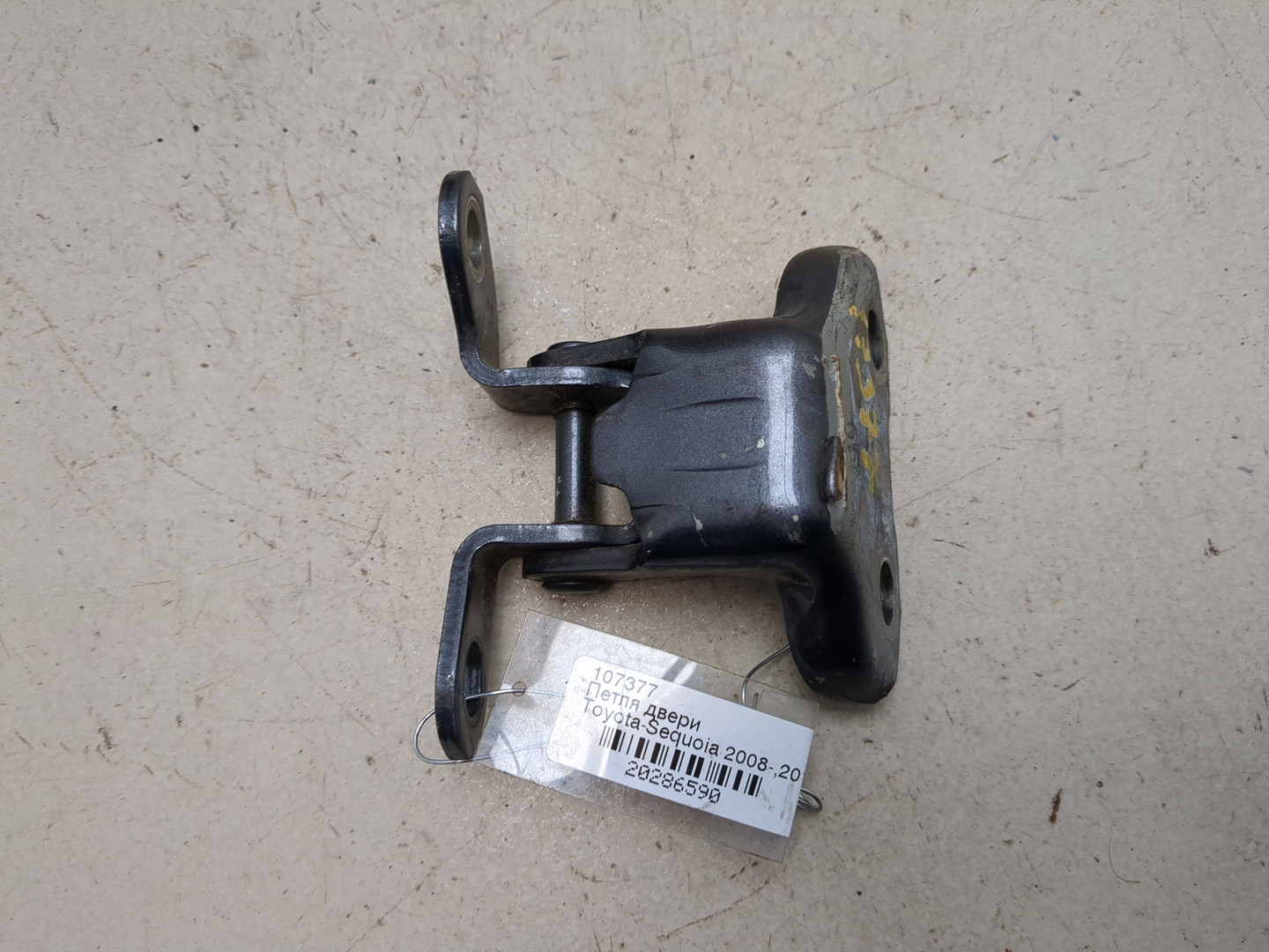 Петля двери