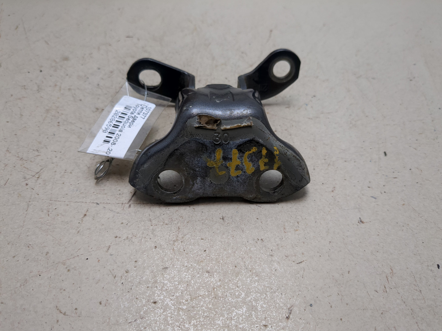 Петля двери