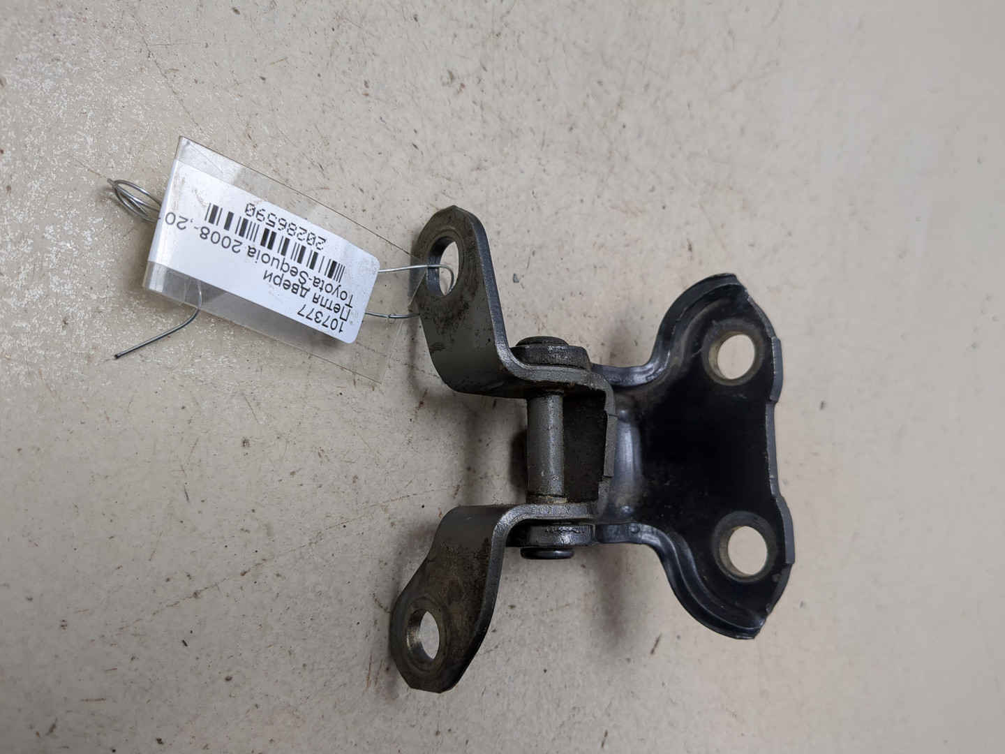 Петля двери