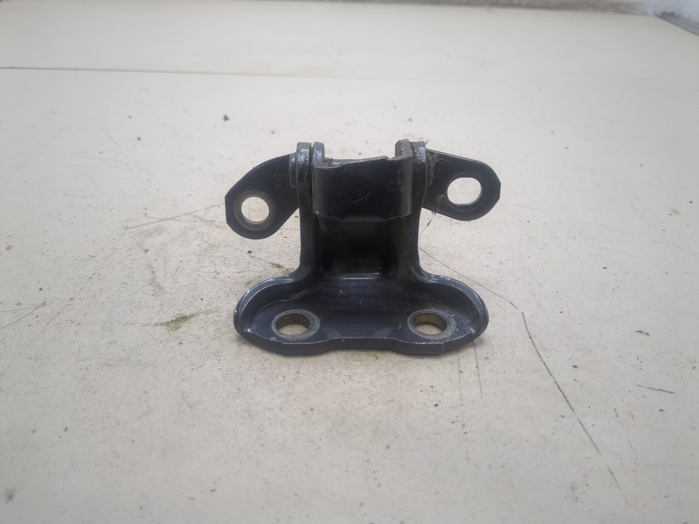 Петля двери