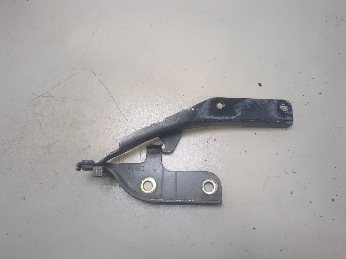 Петля капота правая