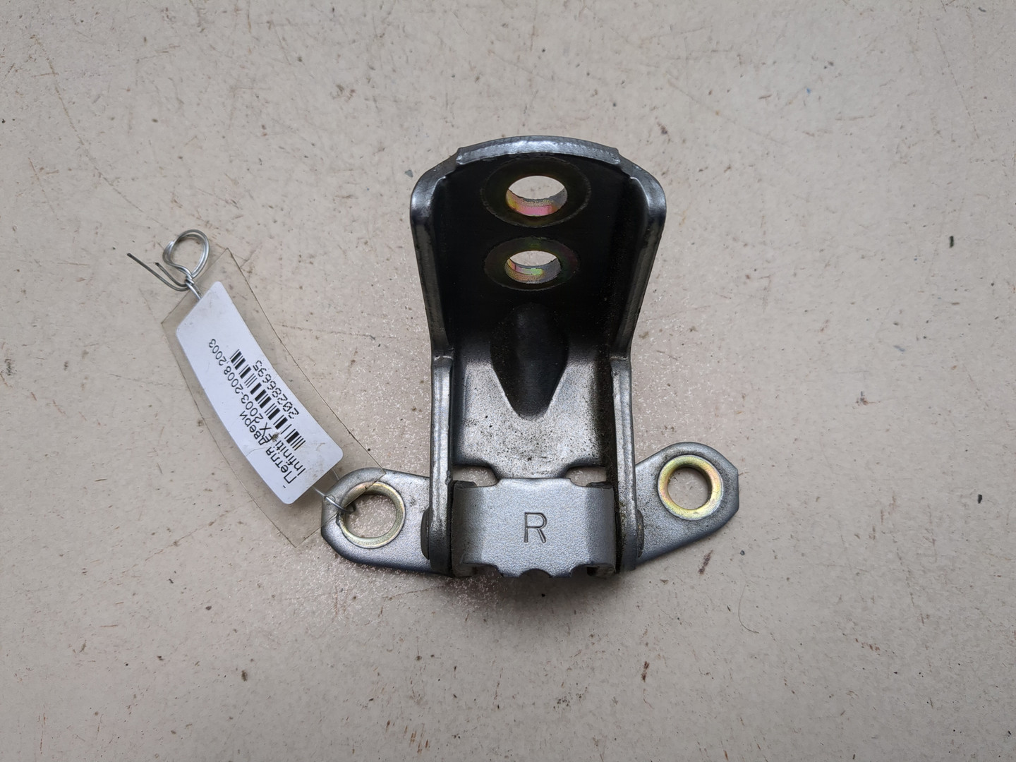 Петля двери