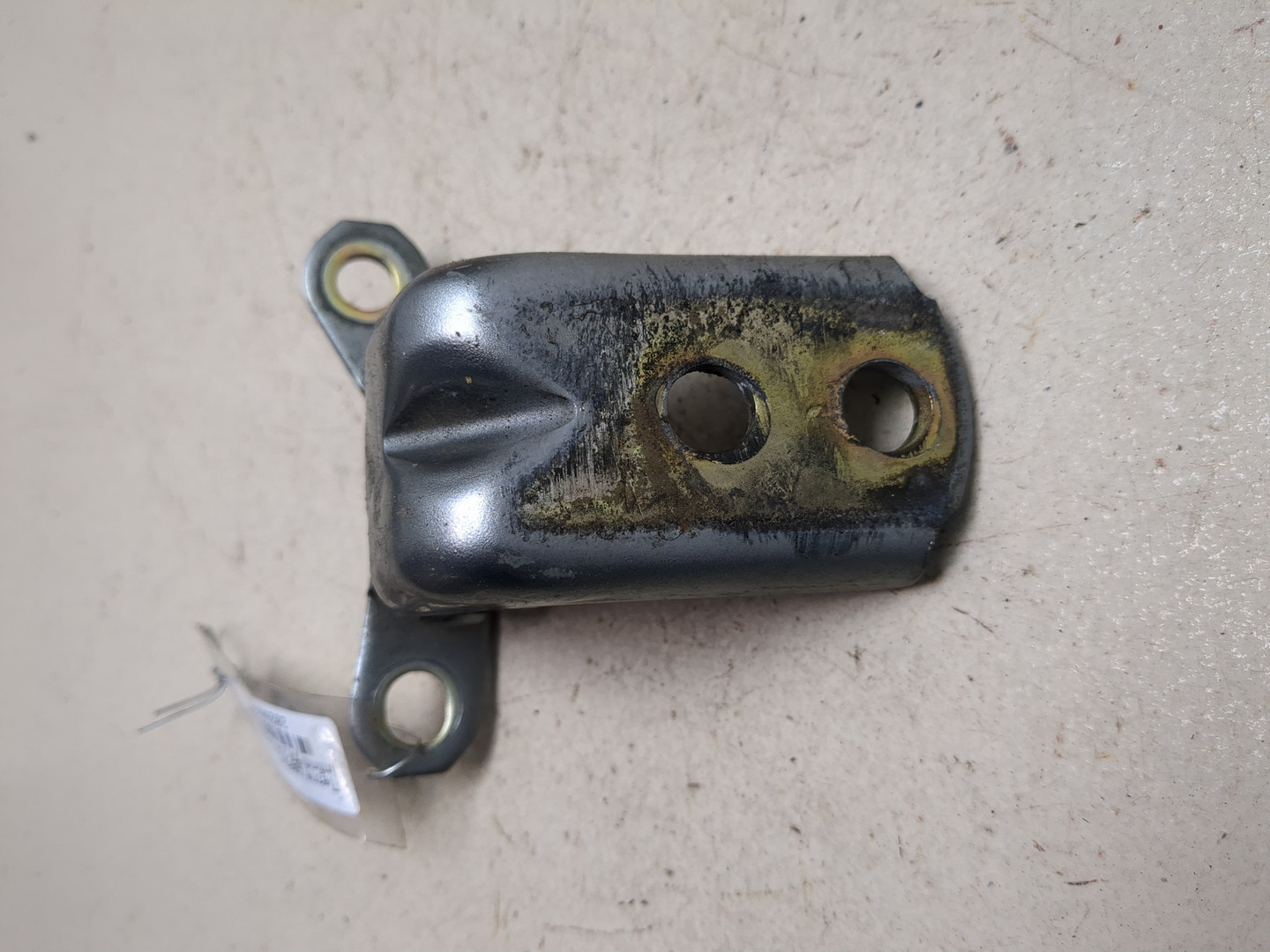 Петля двери