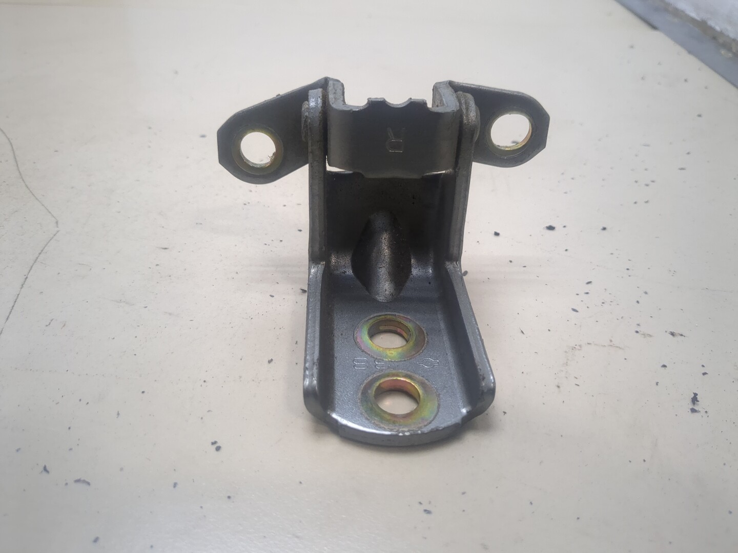 Петля двери