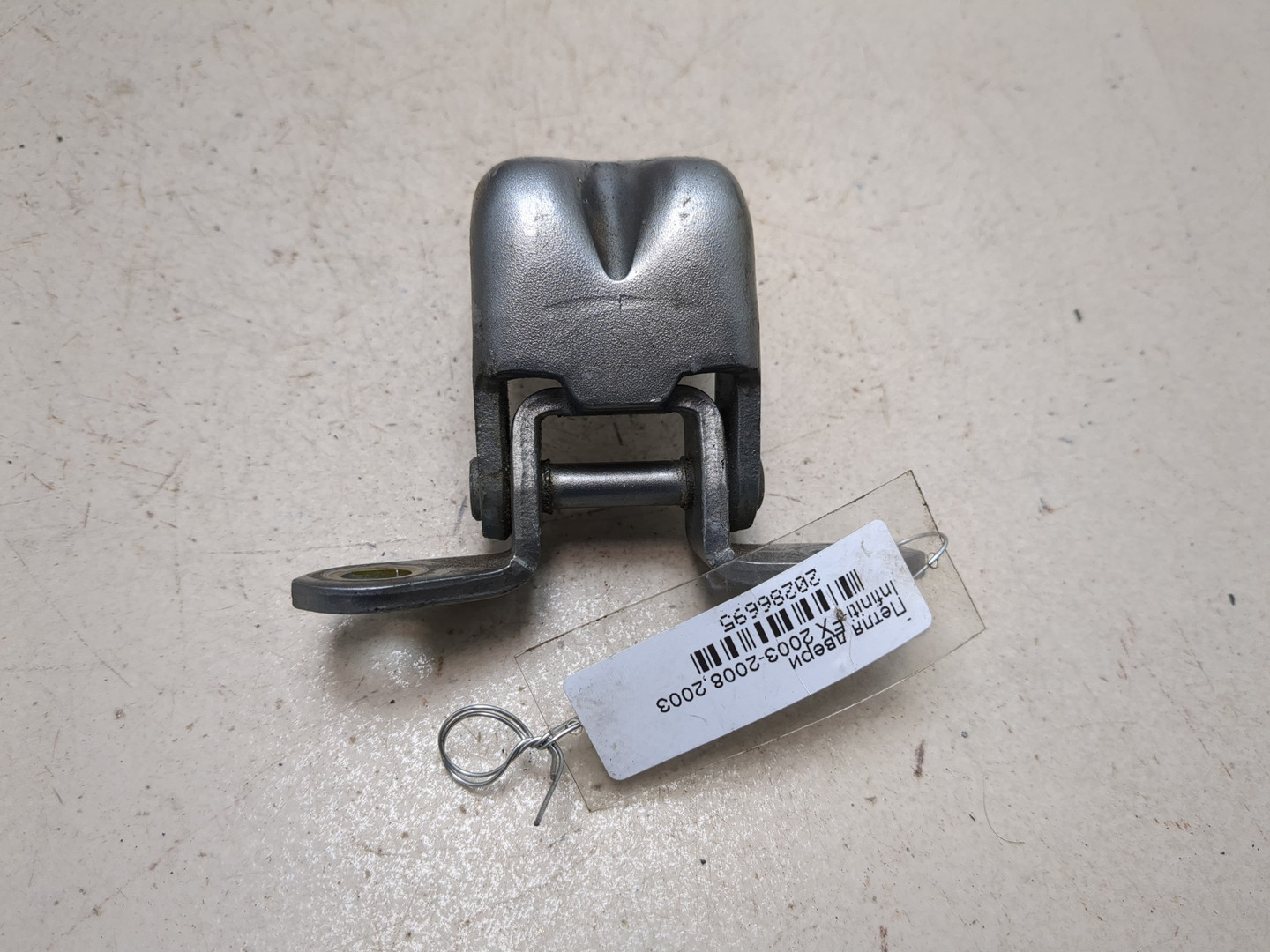 Петля двери