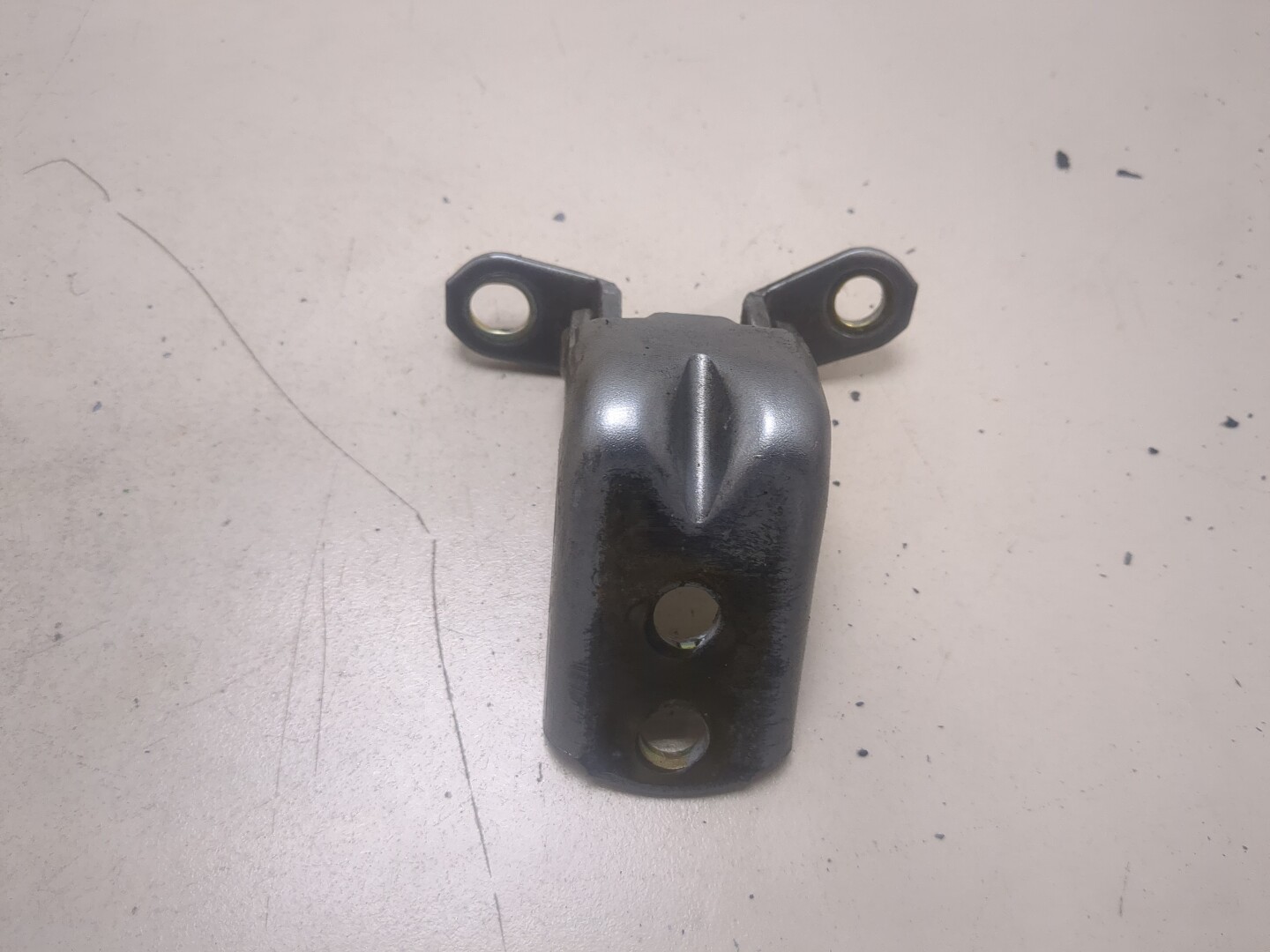 Петля двери