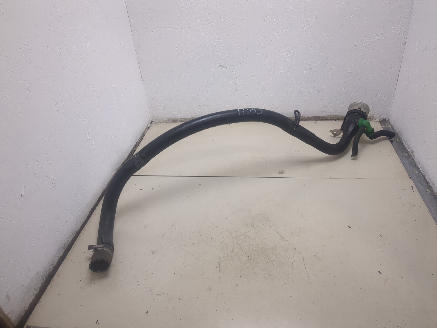 Горловина топливного бака