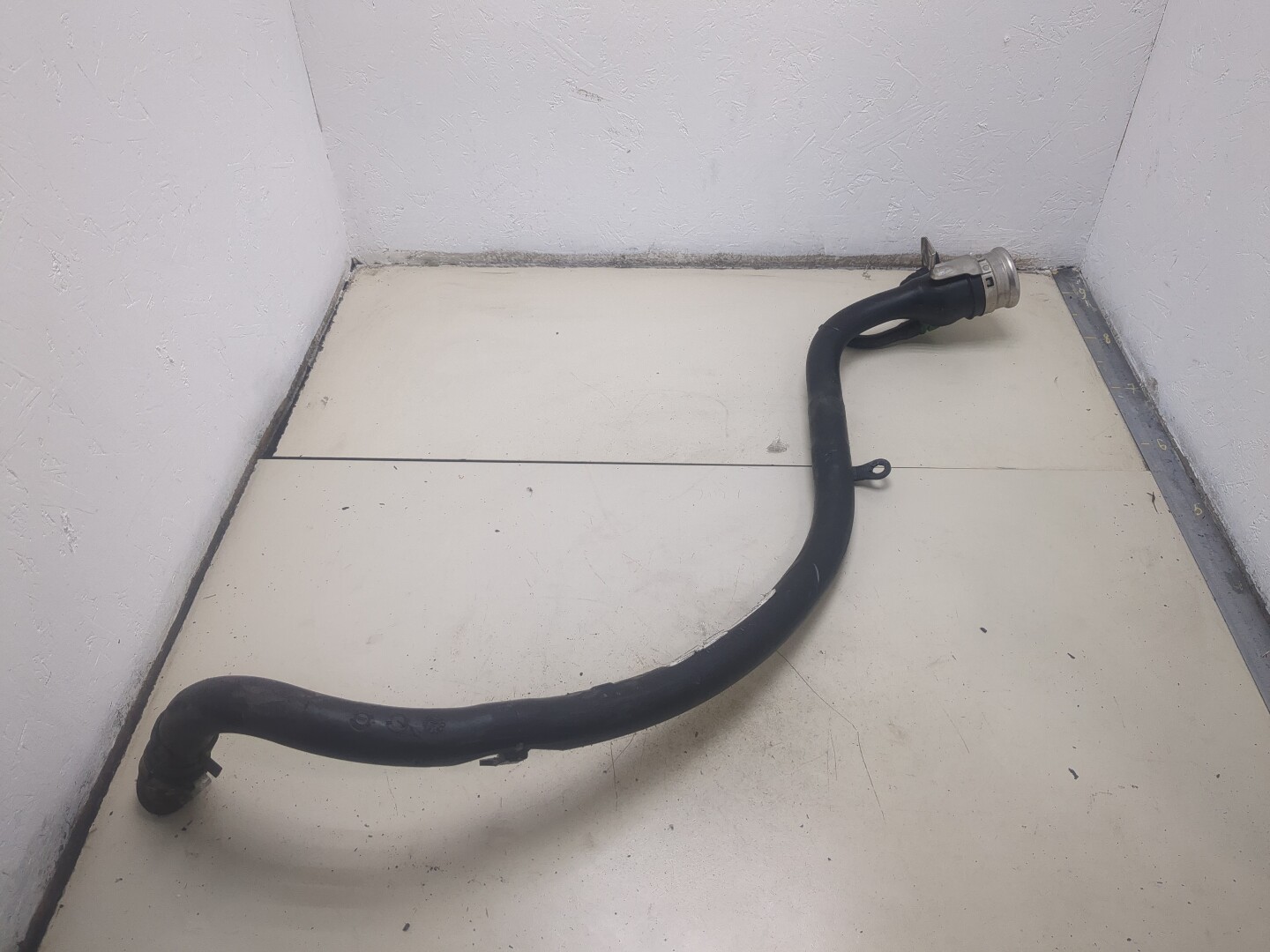 Горловина топливного бака