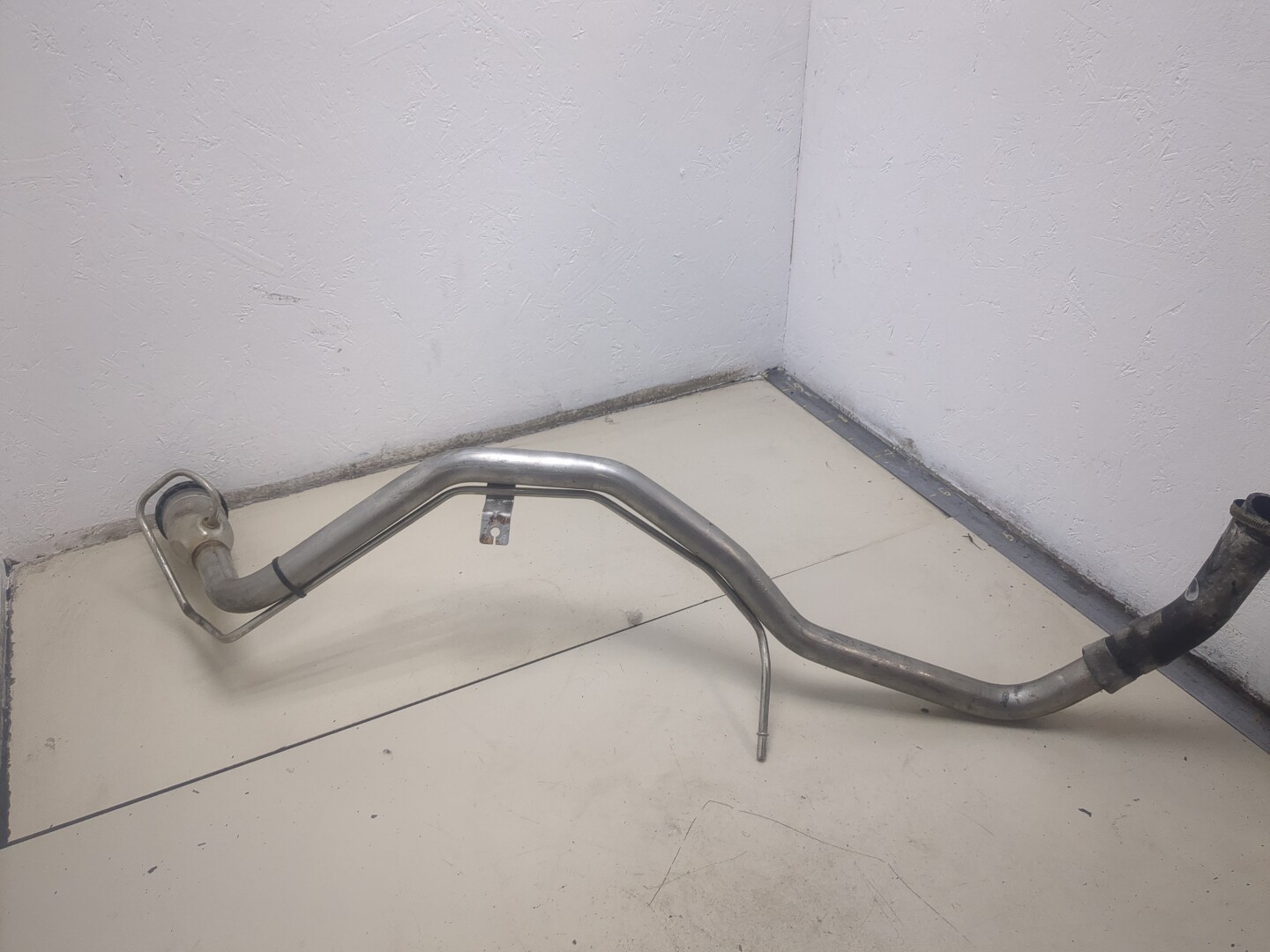 Горловина топливного бака