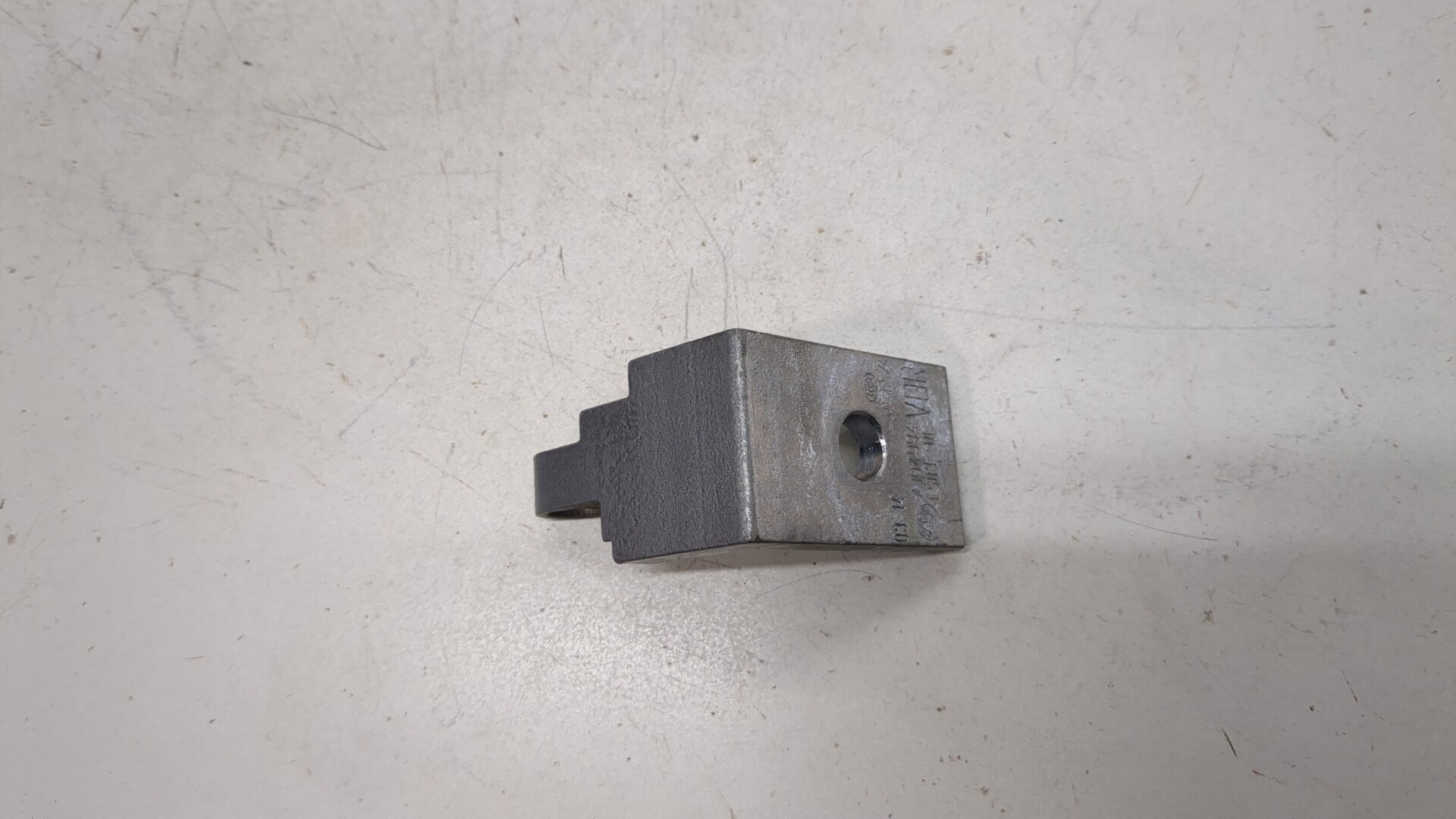 Петля двери