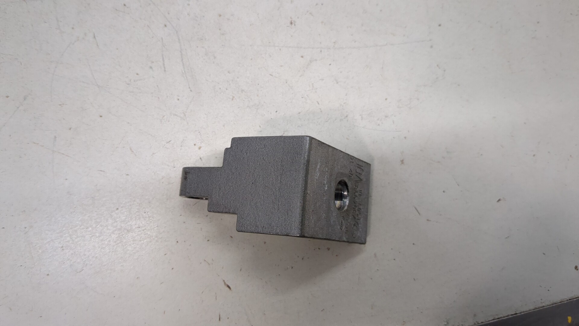 Петля двери