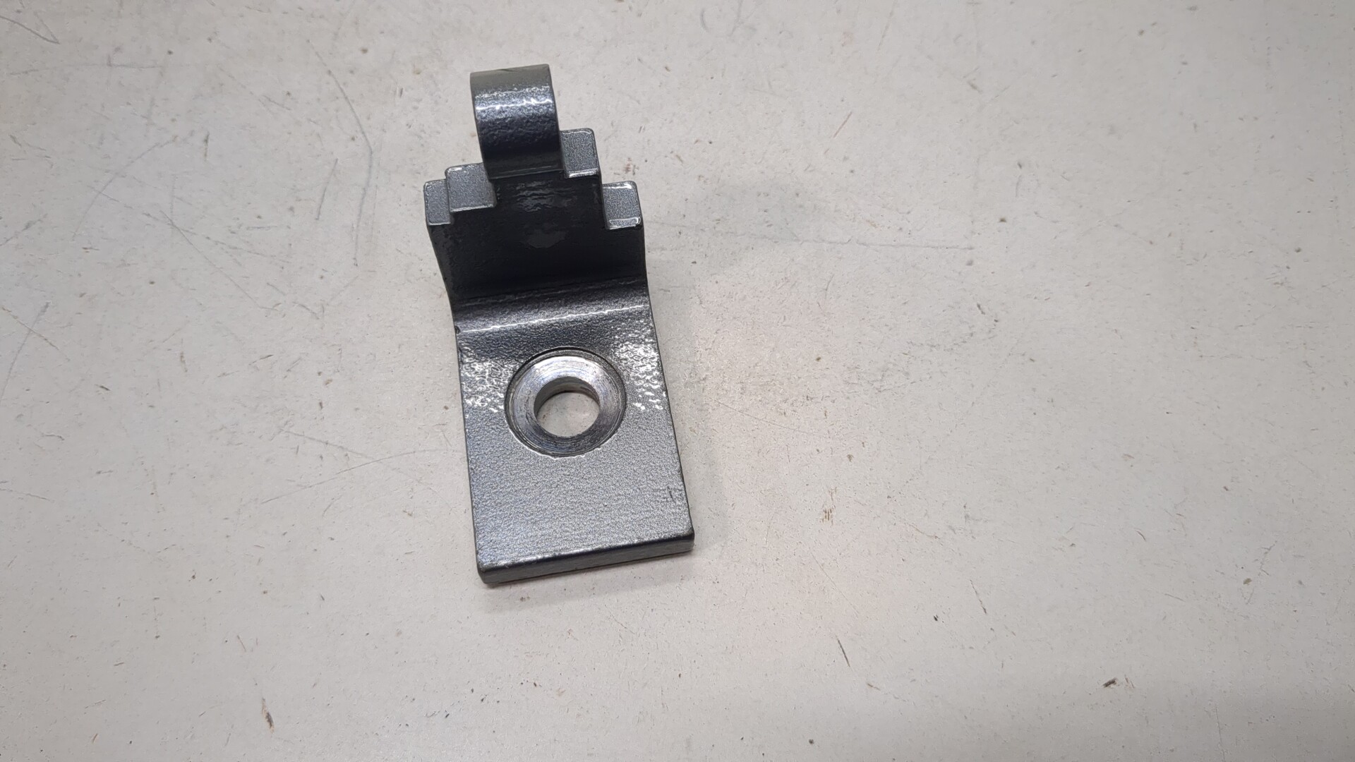 Петля двери