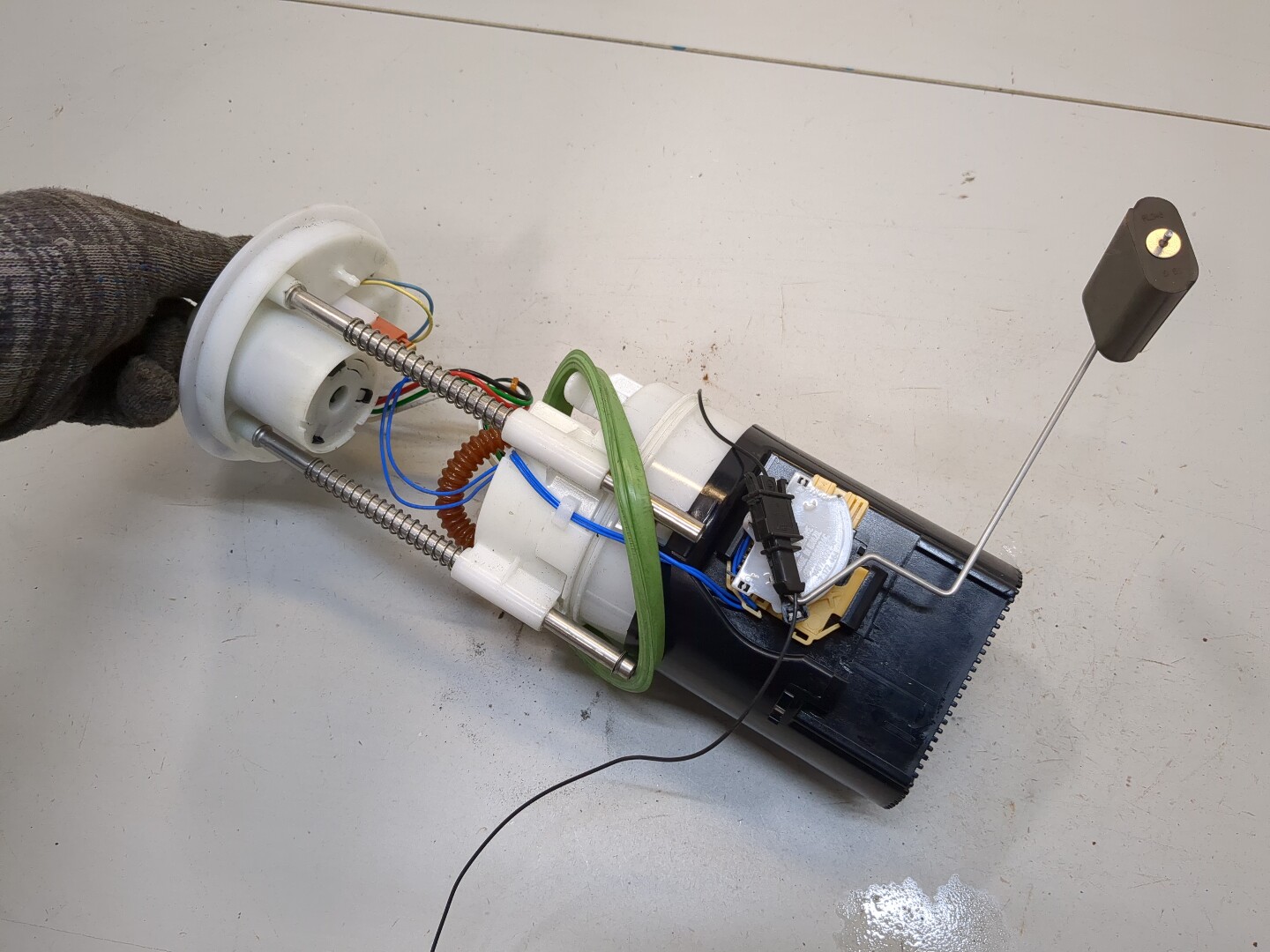 Насос топливный электрический