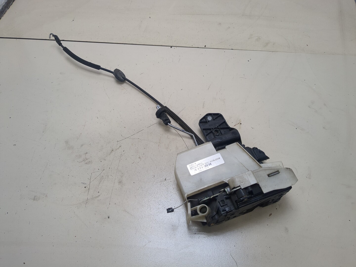 Замок двери передней правой