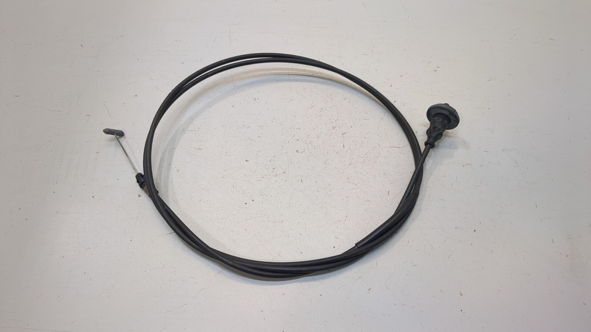 Трос открывания капота