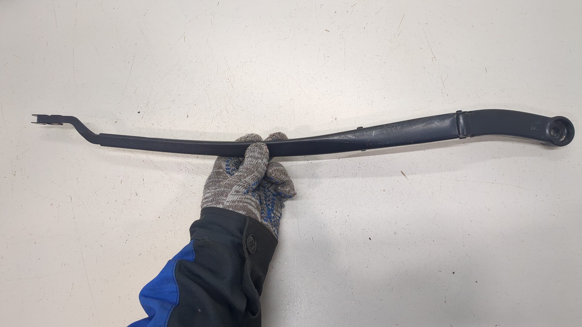 Поводок стеклоочистителя передний правый