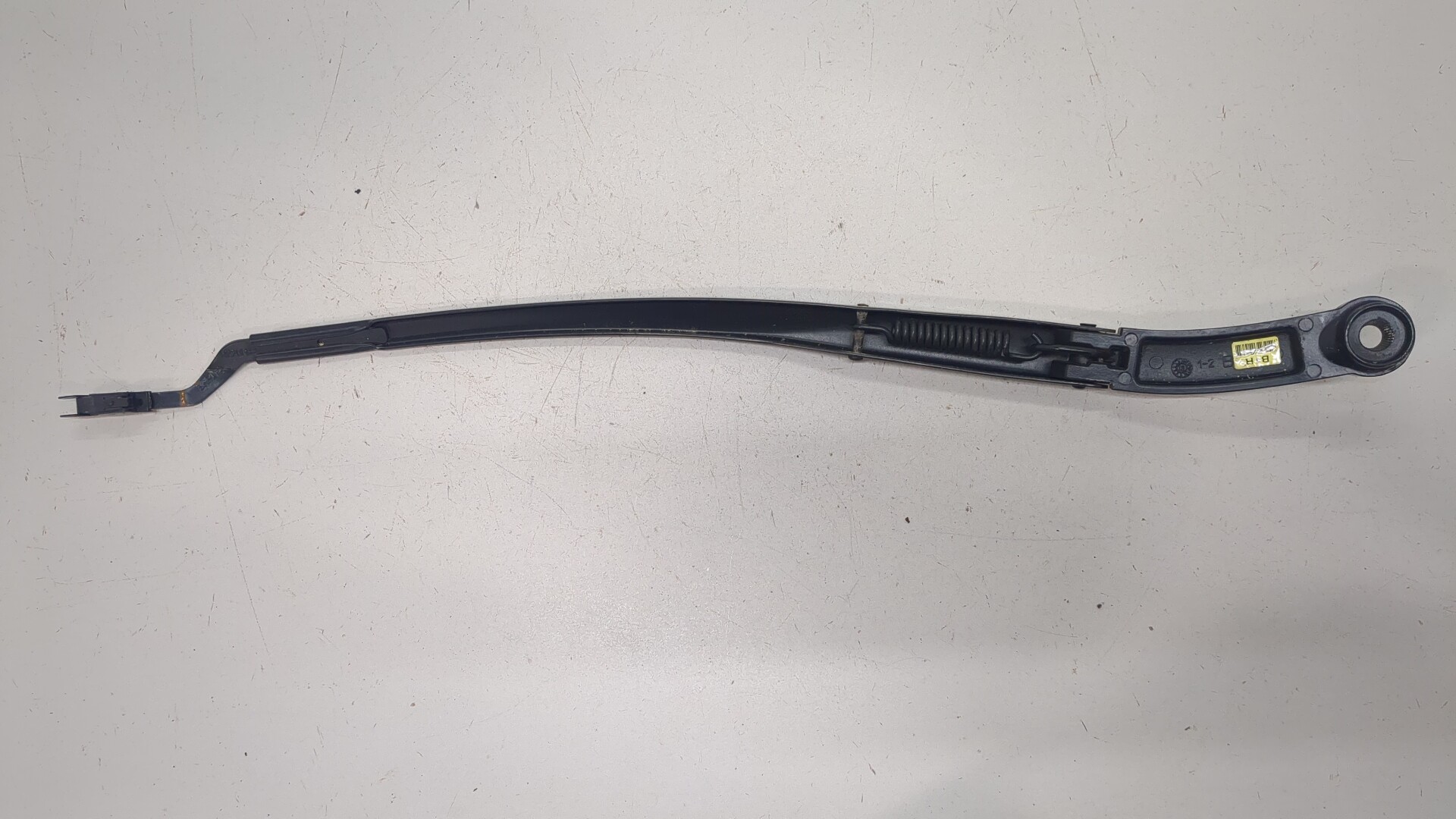 Поводок стеклоочистителя передний правый