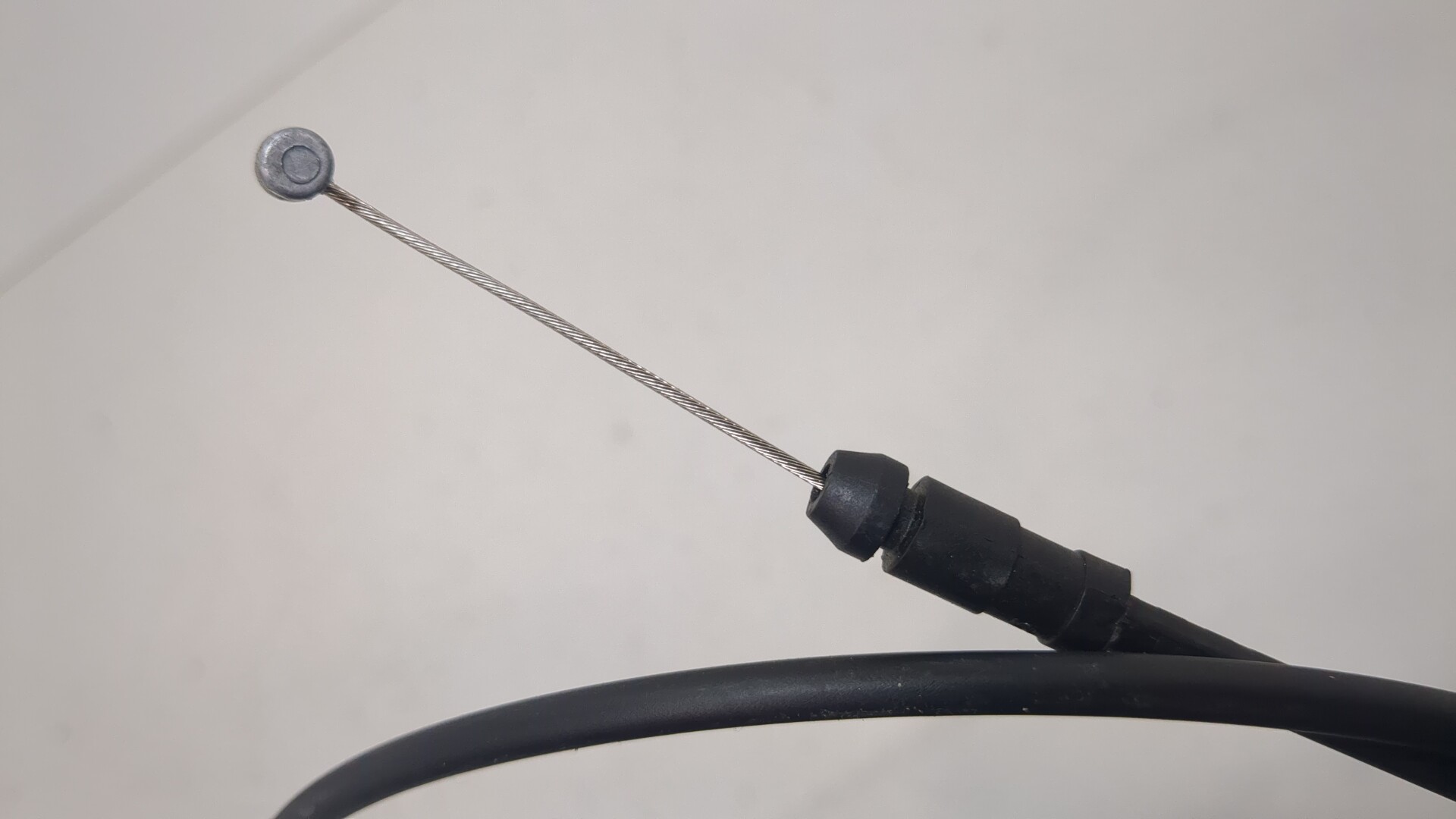 Трос открывания капота