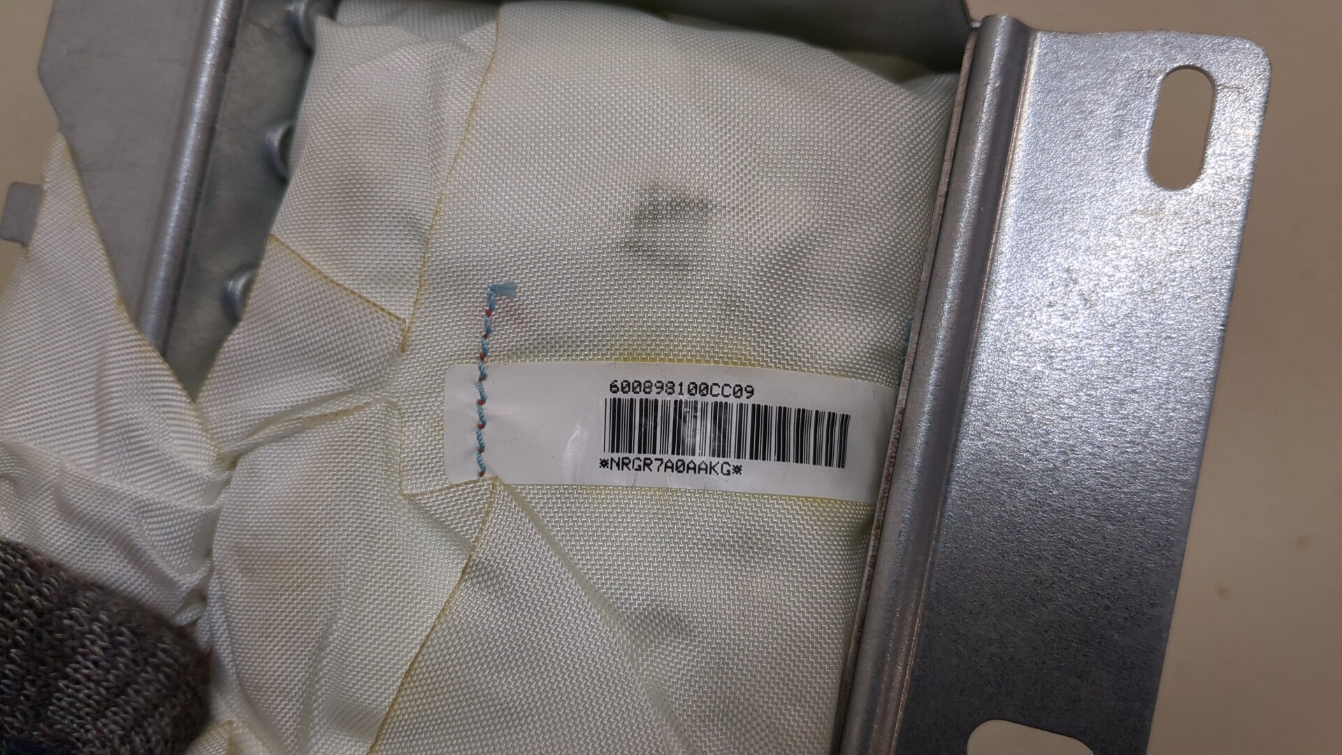 Подушка безопасности пассажирская (в торпедо)