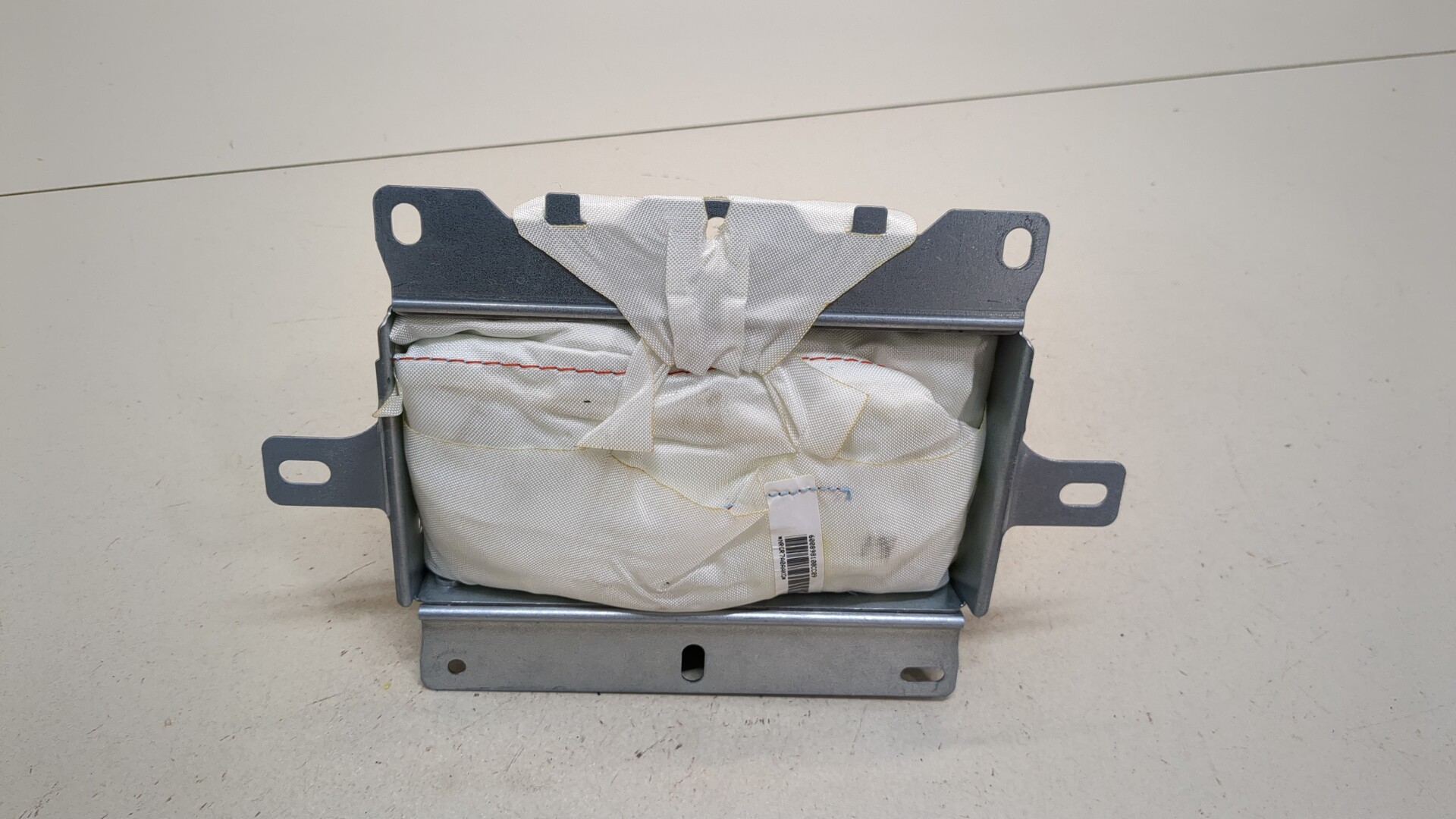 Подушка безопасности пассажирская (в торпедо)