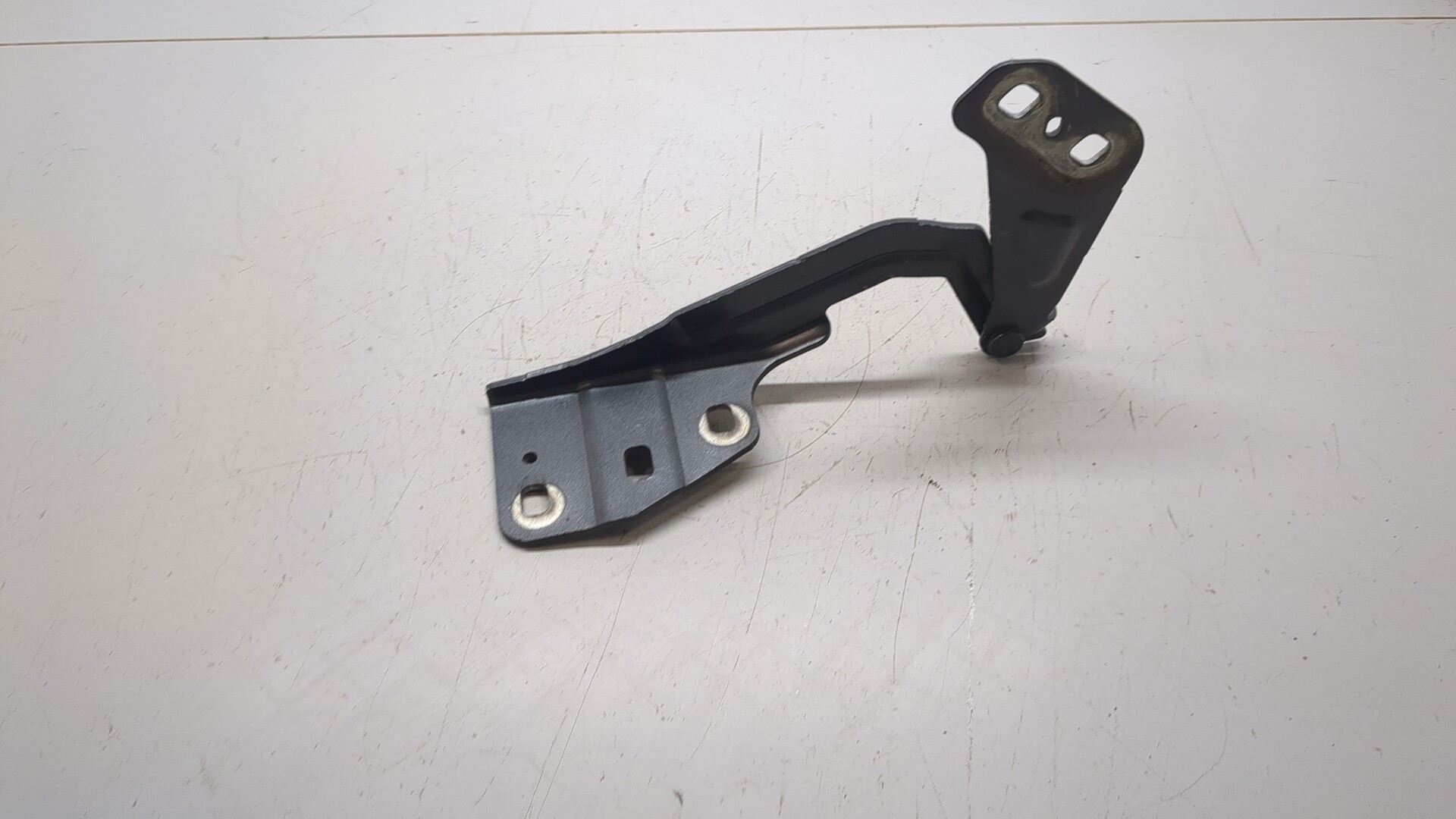 Петля капота левая