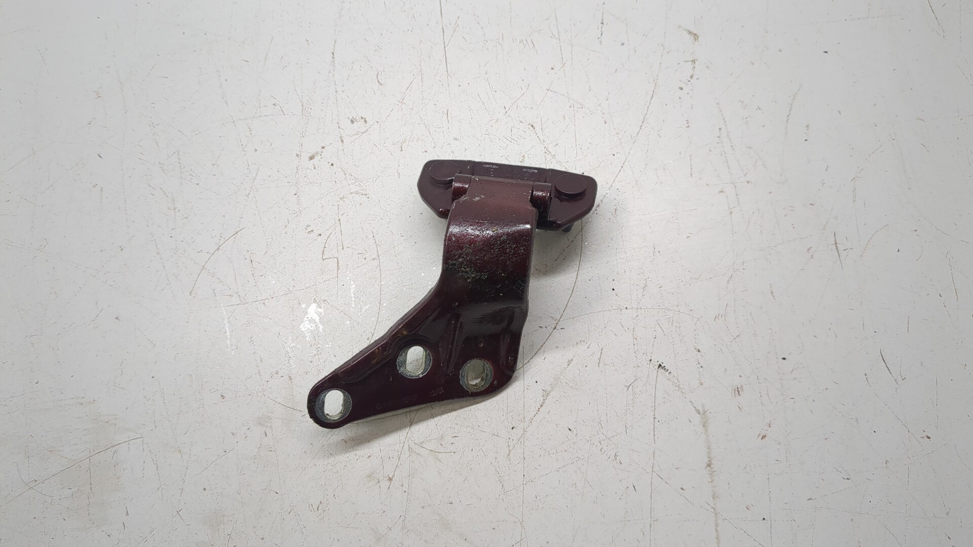 Петля крышки багажника