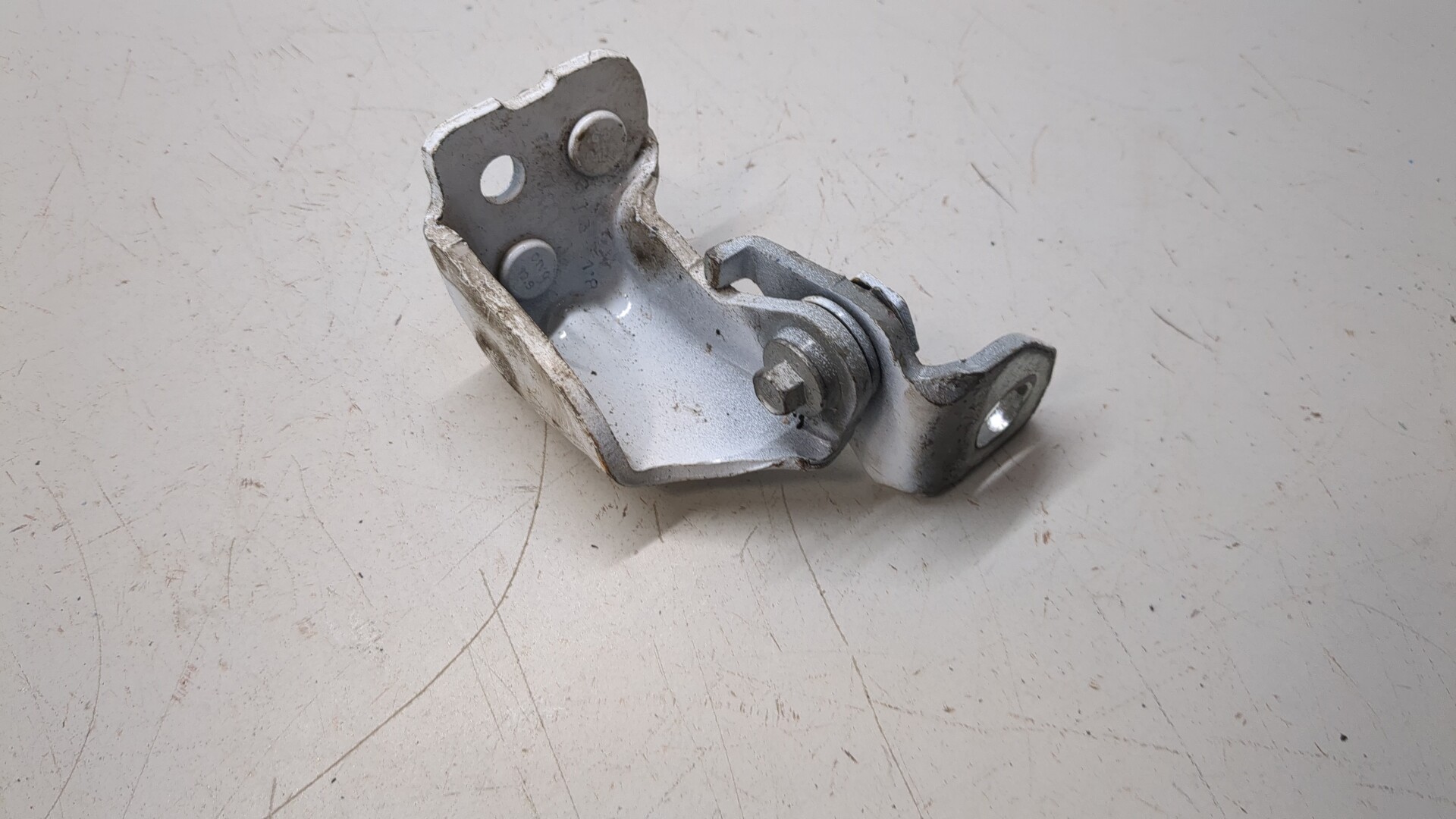 Петля двери